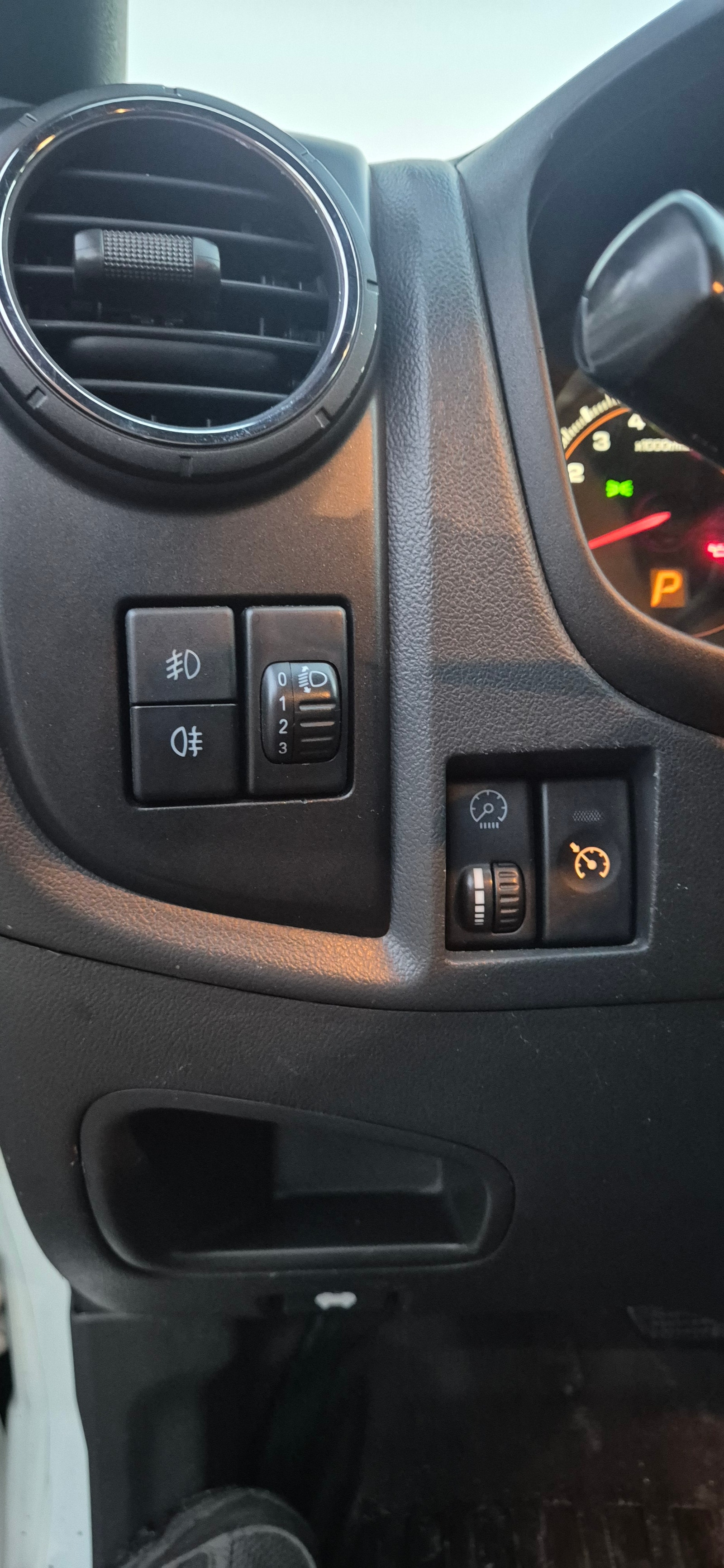Isuzu D-Max Single Cab 3.0 4WD Automatic, 163hp, 2011