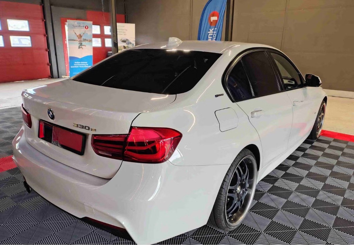 BMW 330e Sedan Steptronic, 252hp, 2016