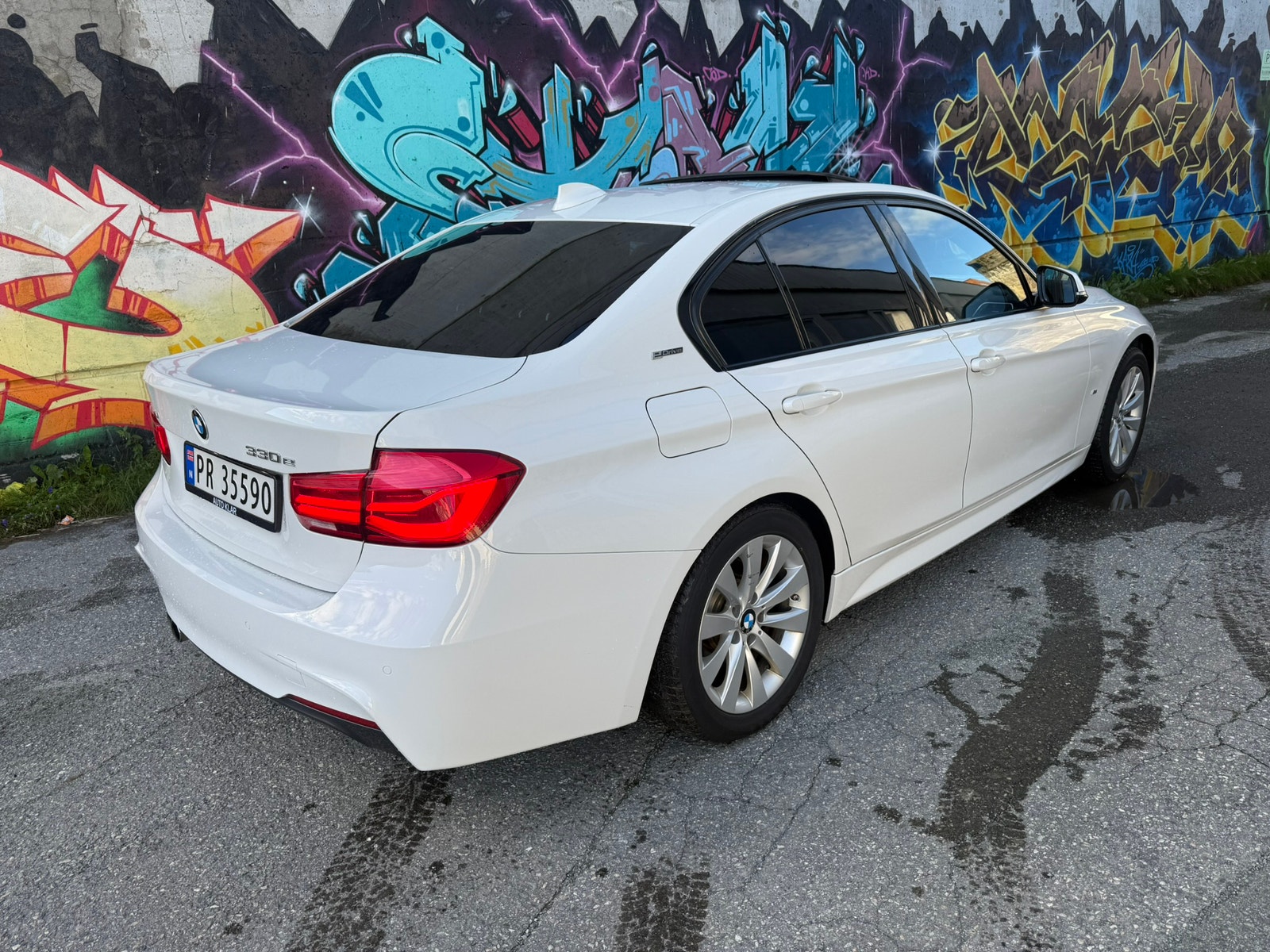 BMW 330e Sedan Steptronic, 252hp, 2016