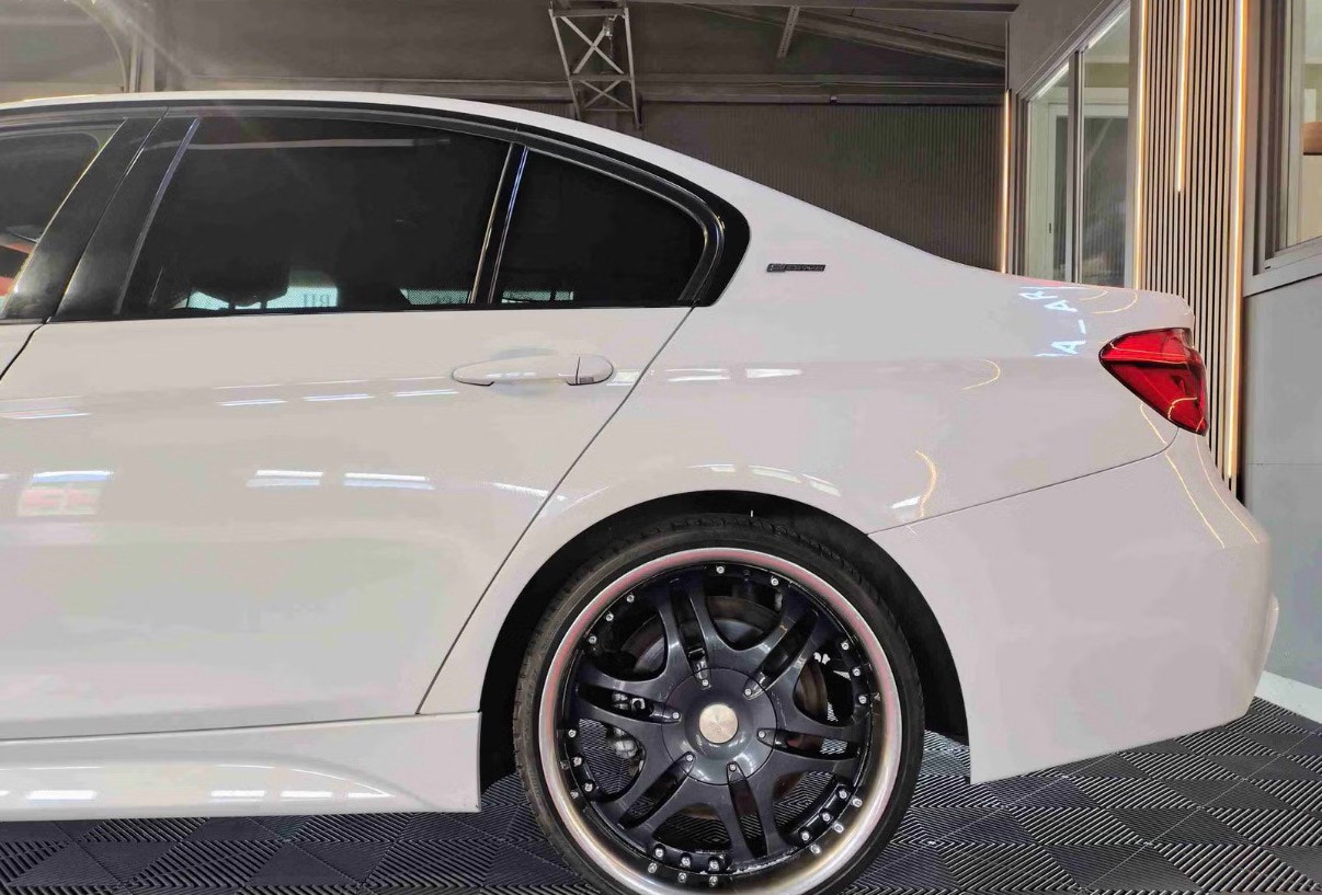BMW 330e Sedan Steptronic, 252hp, 2016