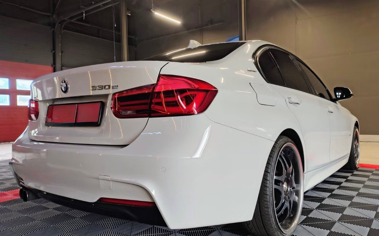 BMW 330e Sedan Steptronic, 252hp, 2016
