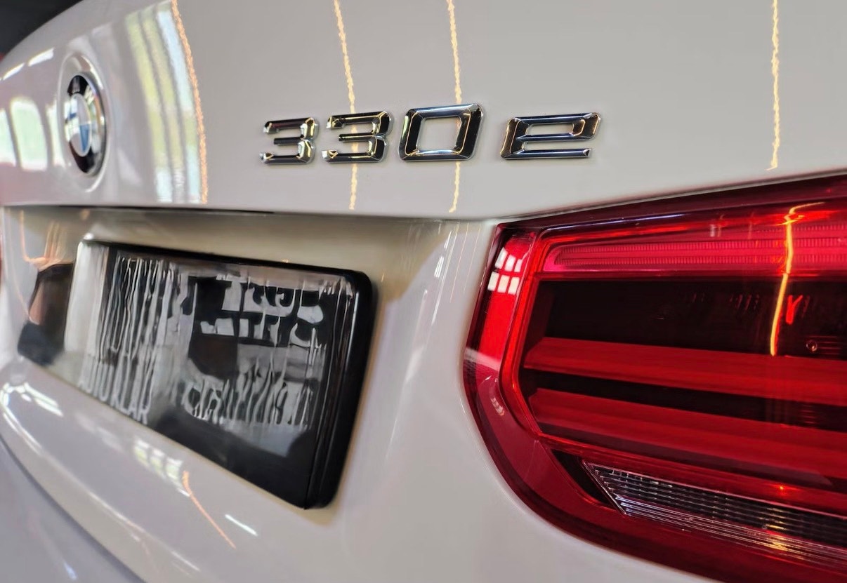 BMW 330e Sedan Steptronic, 252hp, 2016