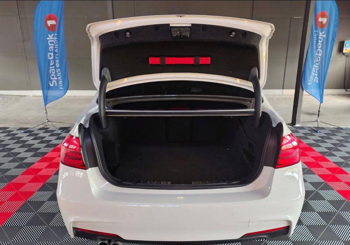 BMW 330e Sedan Steptronic, 252hp, 2016