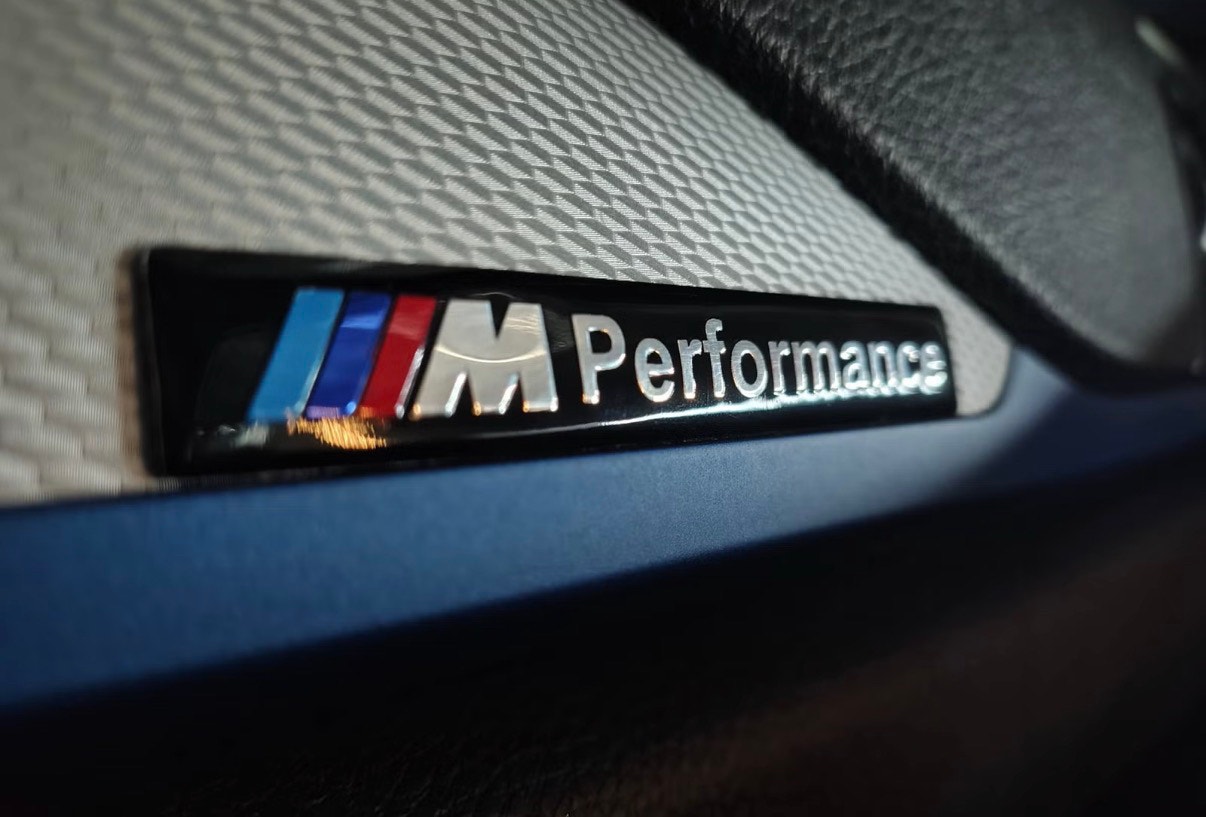 BMW 330e Sedan Steptronic, 252hp, 2016