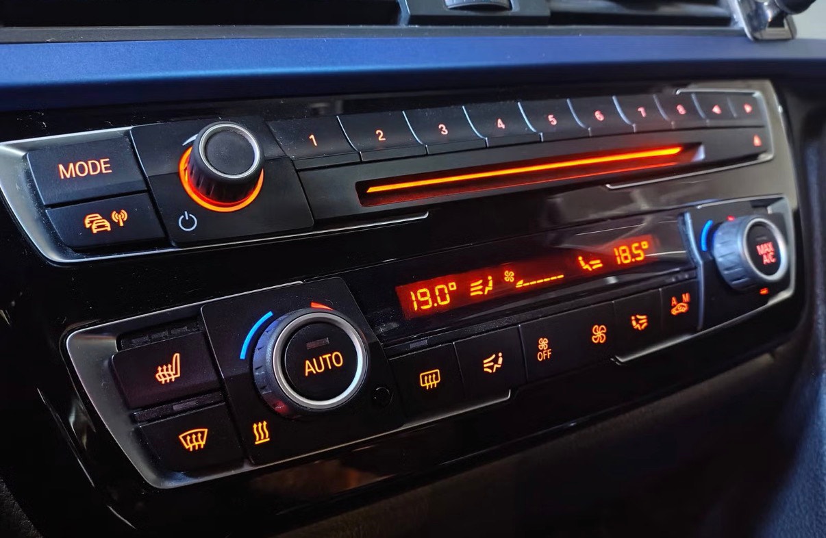 BMW 330e Sedan Steptronic, 252hp, 2016