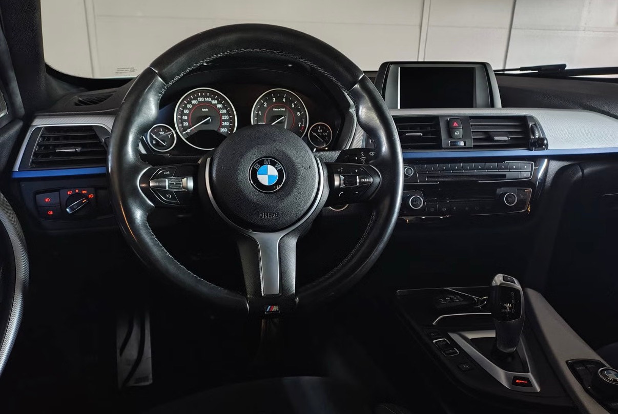 BMW 330e Sedan Steptronic, 252hp, 2016