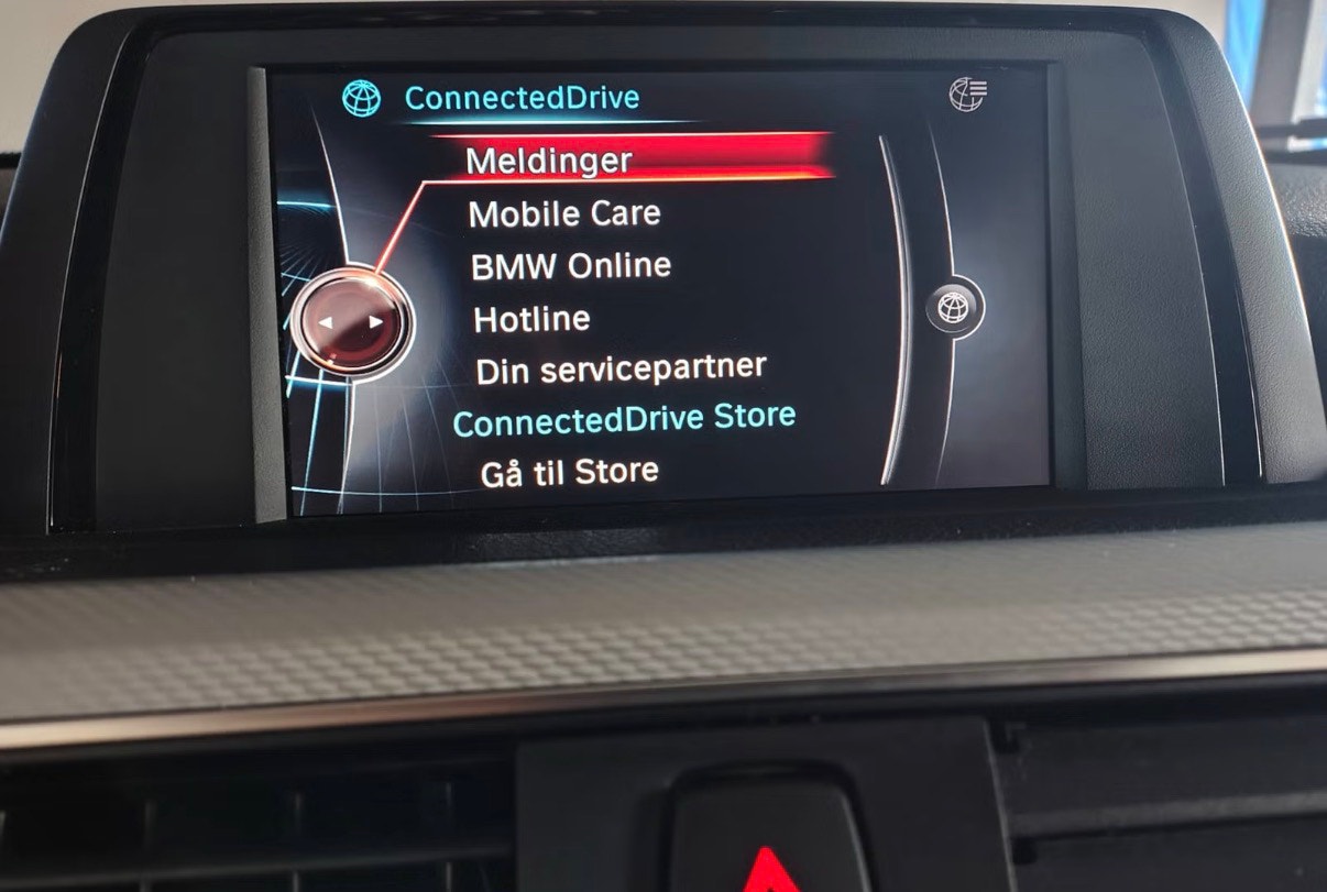 BMW 330e Sedan Steptronic, 252hp, 2016