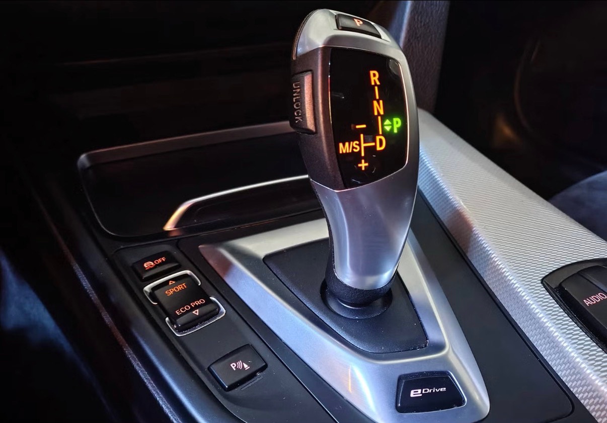 BMW 330e Sedan Steptronic, 252hp, 2016