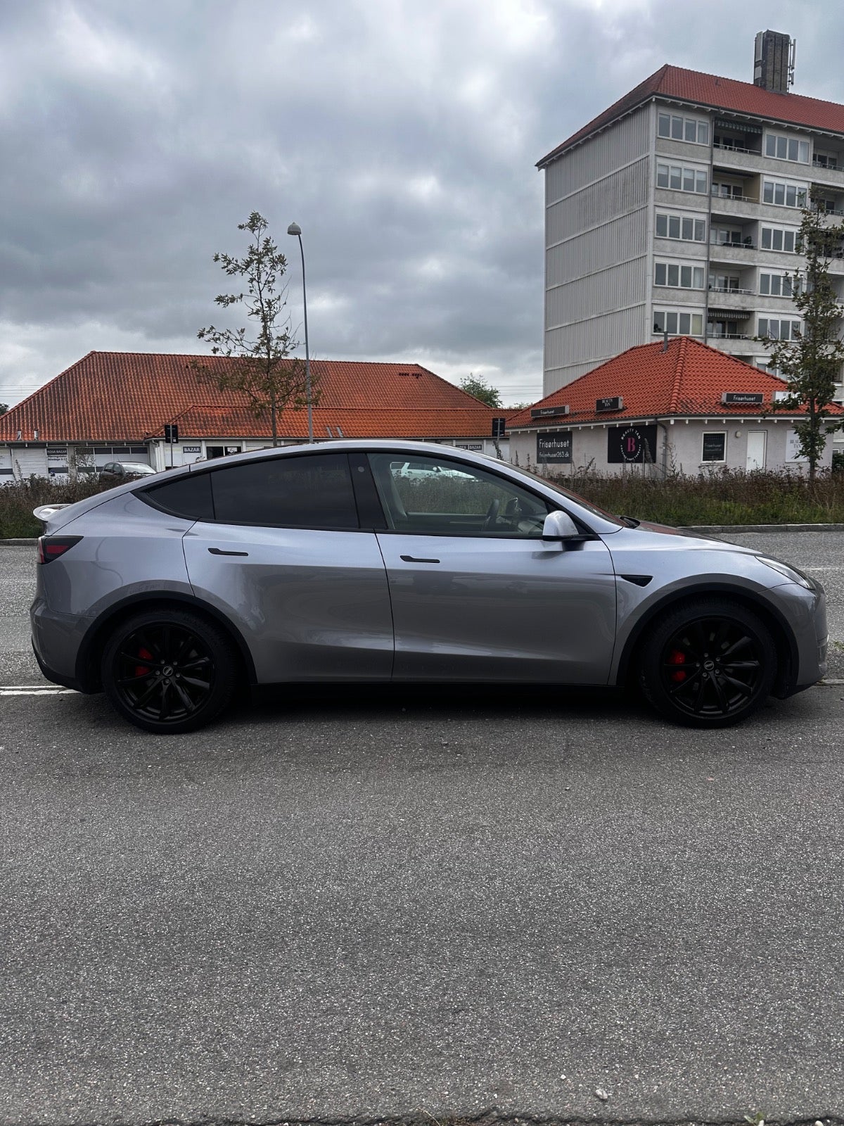Tesla Model Y Performance, 534ps, 2024