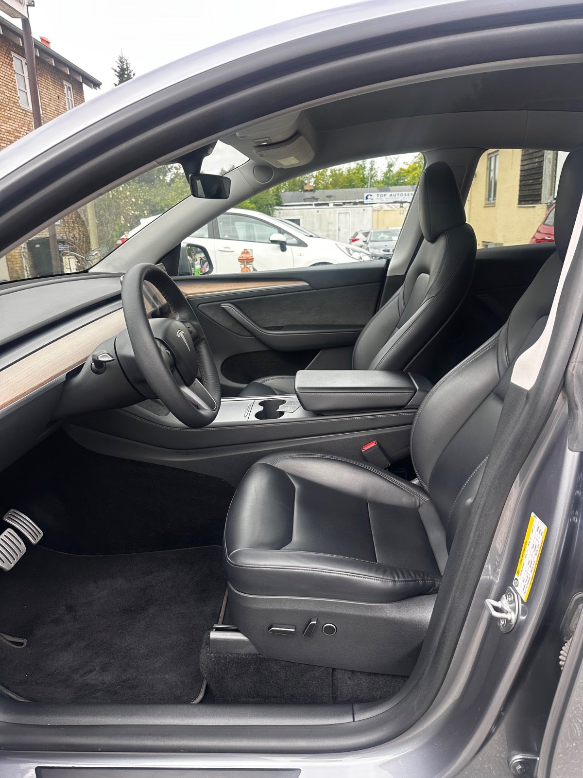 Tesla Model Y Performance, 534ps, 2024