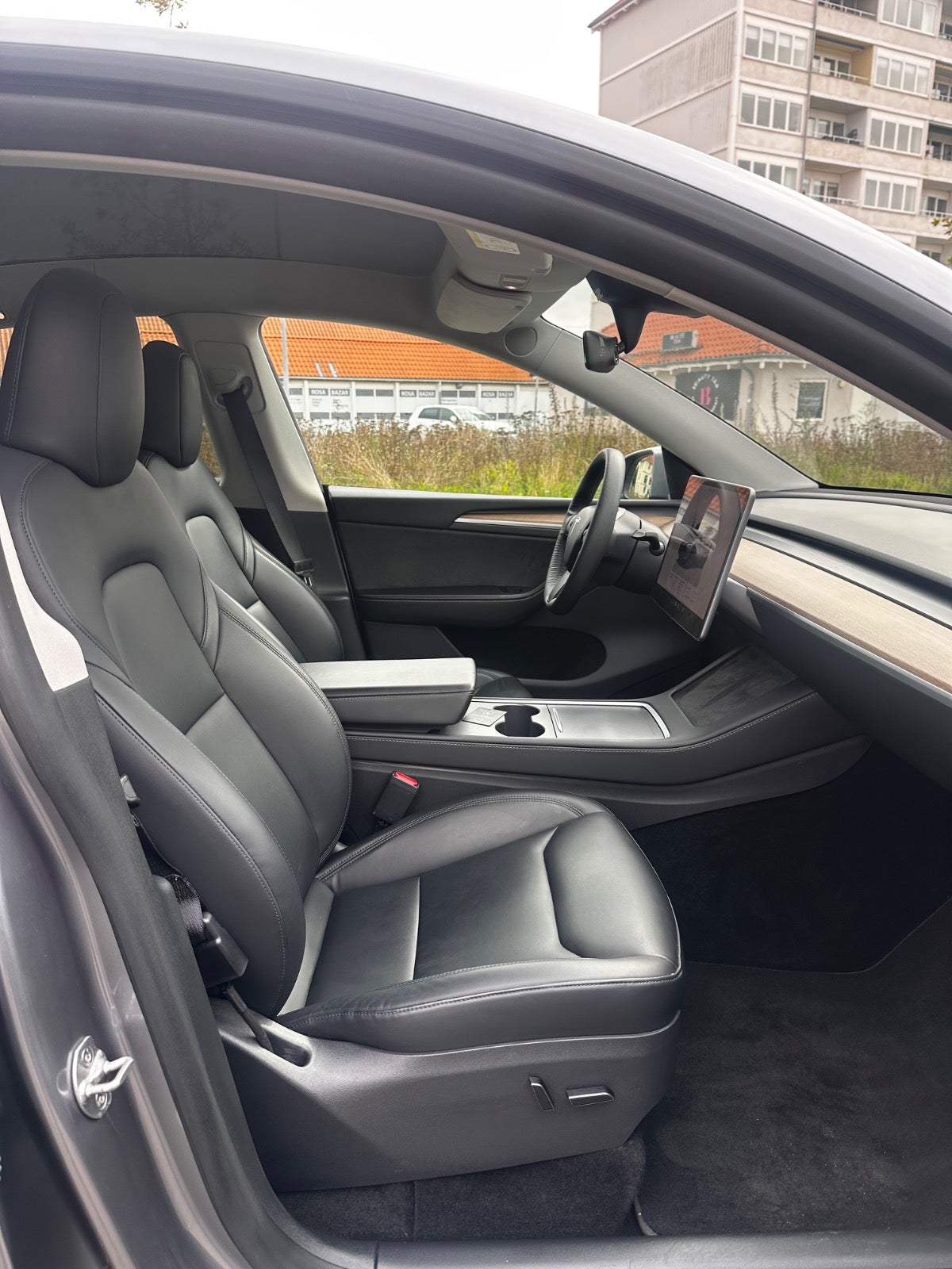 Tesla Model Y Performance, 534ps, 2024