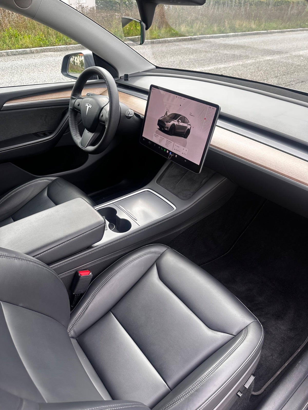 Tesla Model Y Performance, 534ps, 2024
