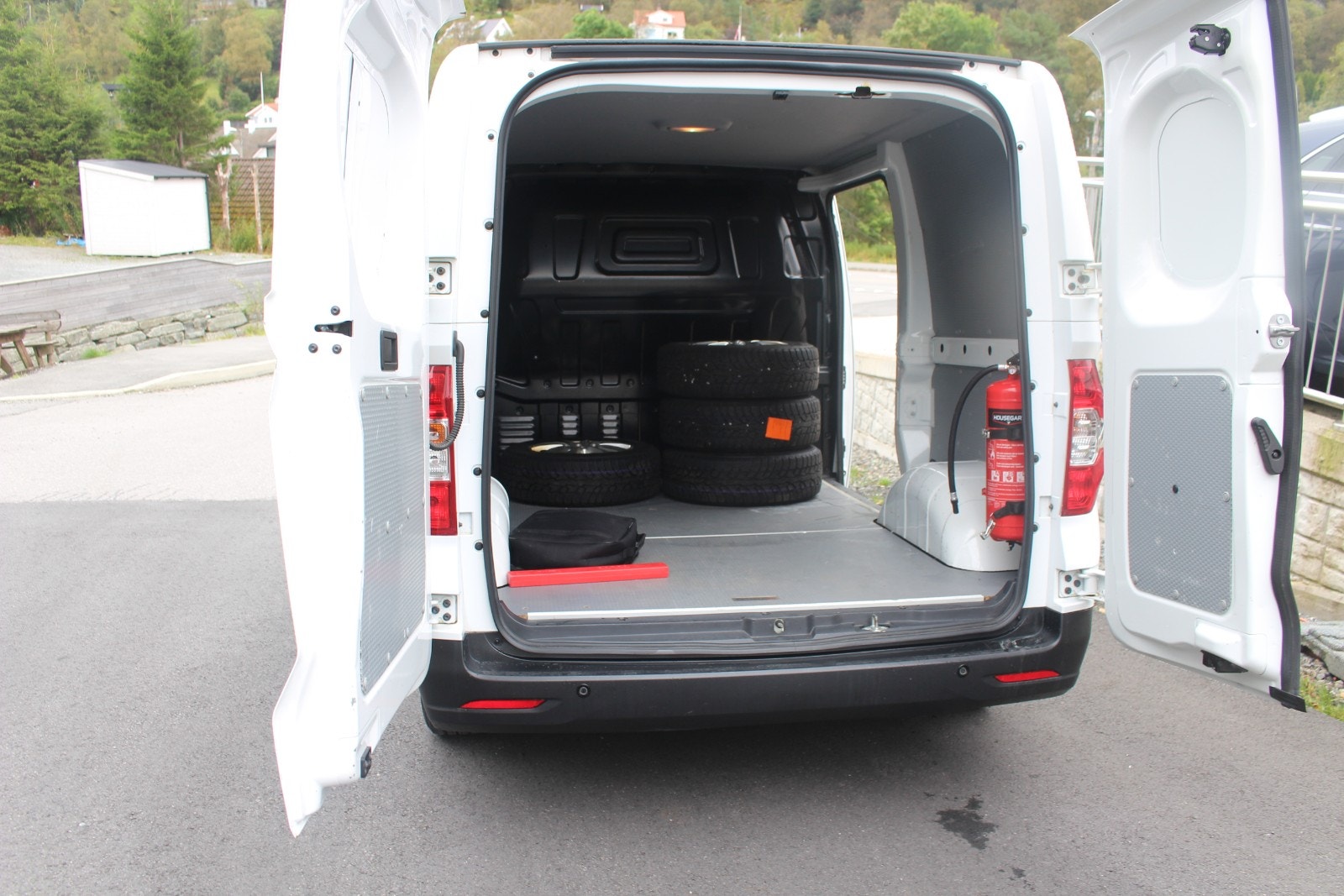 Maxus e-Deliver 3 52.5 kWh, 122ps, 2020