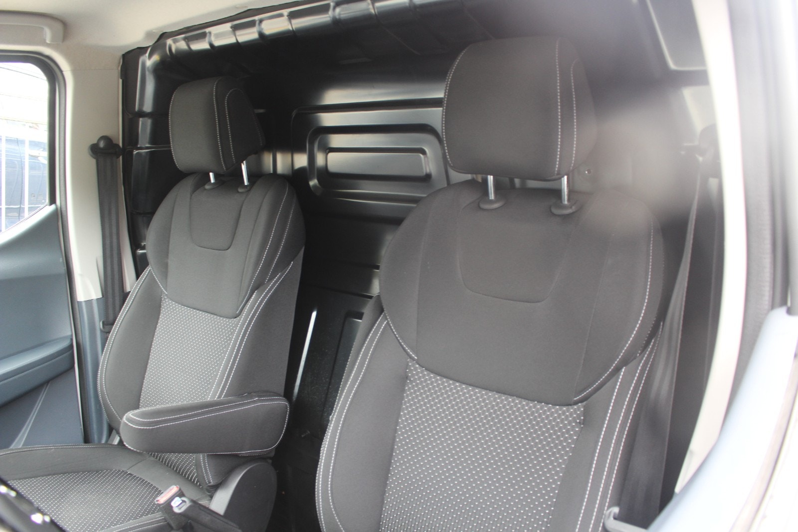 Maxus e-Deliver 3 52.5 kWh, 122ps, 2020
