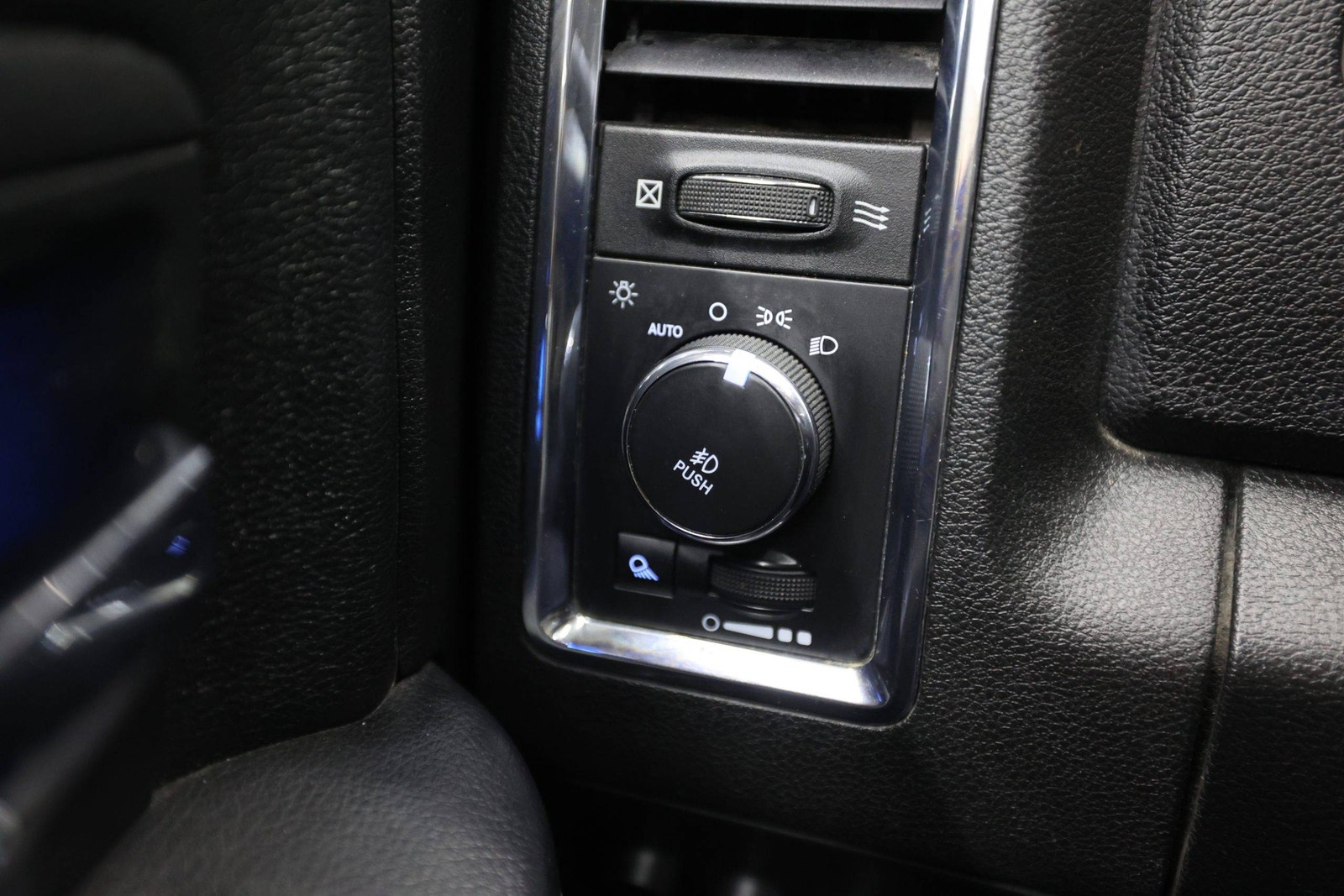 RAM 1500 Crew Cab 5'7" Box 3.0 V6 EcoDiesel 4x4 TorqueFlite, 243hp, 2015