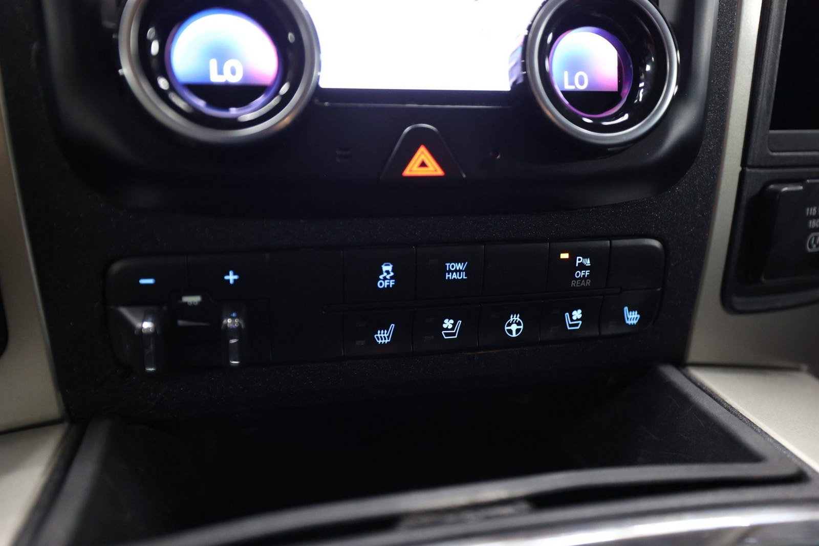 RAM 1500 Crew Cab 5'7" Box 3.0 V6 EcoDiesel 4x4 TorqueFlite, 243hp, 2015
