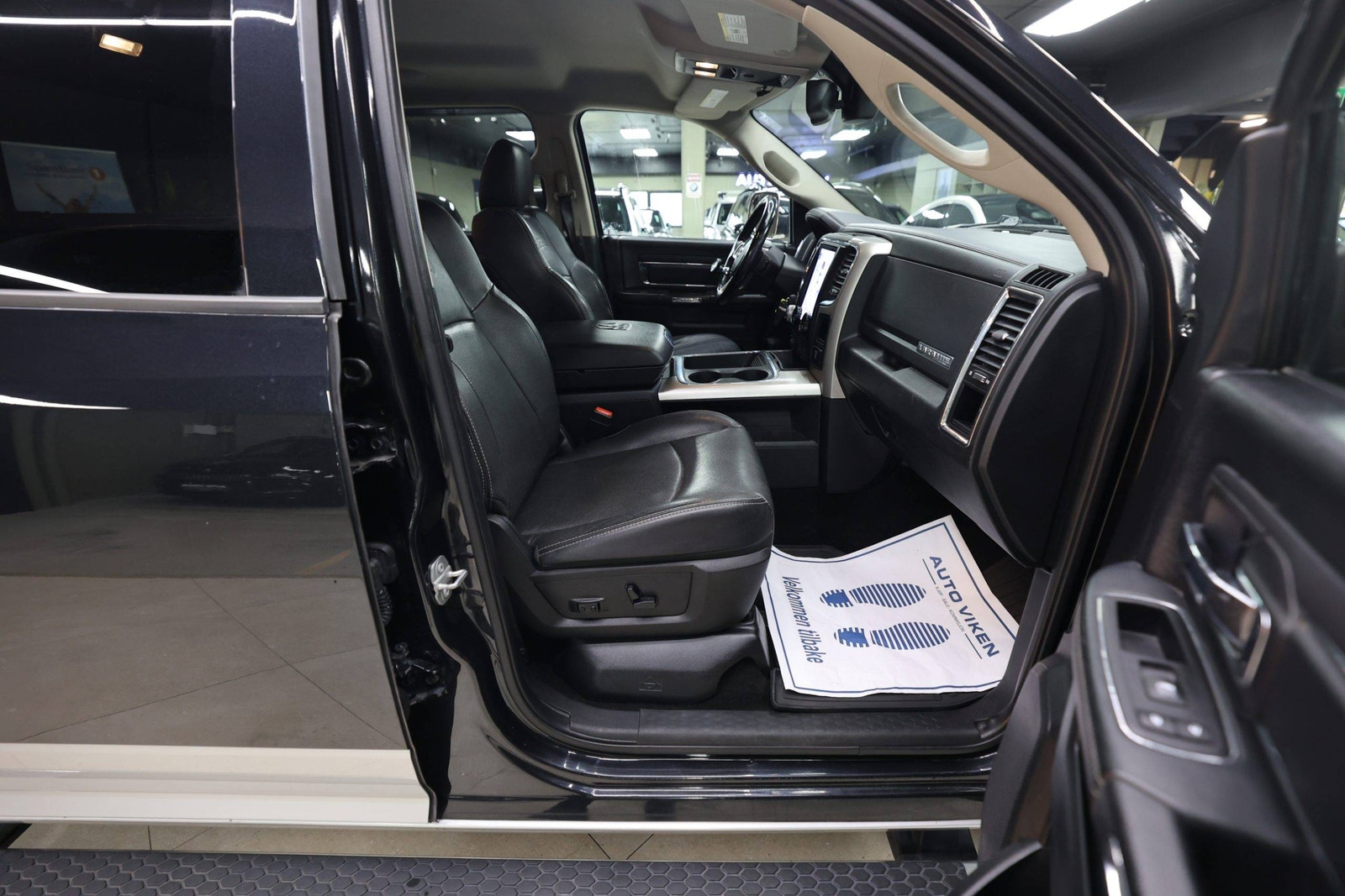 RAM 1500 Crew Cab 5'7" Box 3.0 V6 EcoDiesel 4x4 TorqueFlite, 243hp, 2015