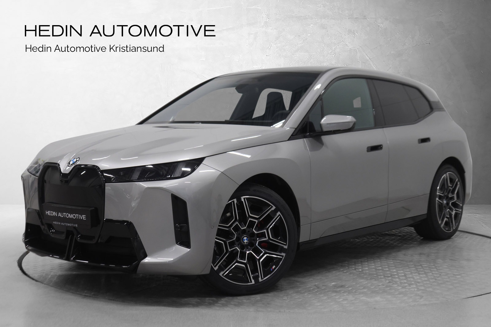 BMW iX xDrive60, 544hp, 2025