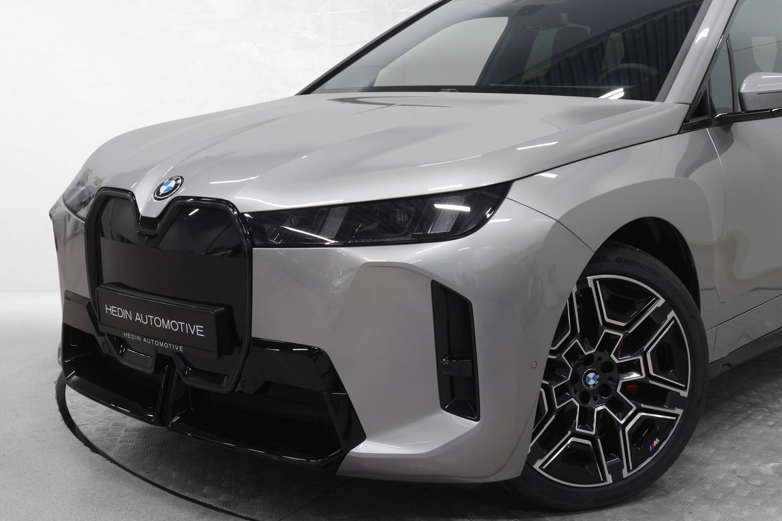 BMW iX xDrive60, 544hp, 2025