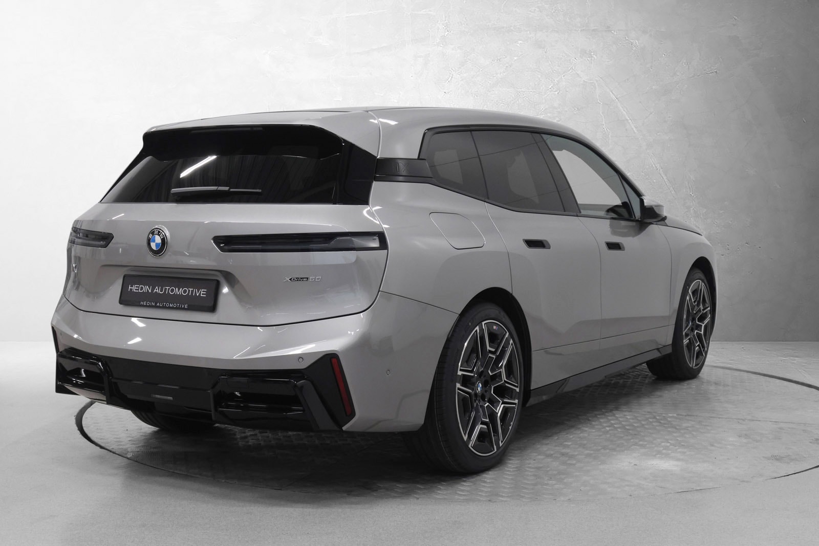 BMW iX xDrive60, 544hp, 2025
