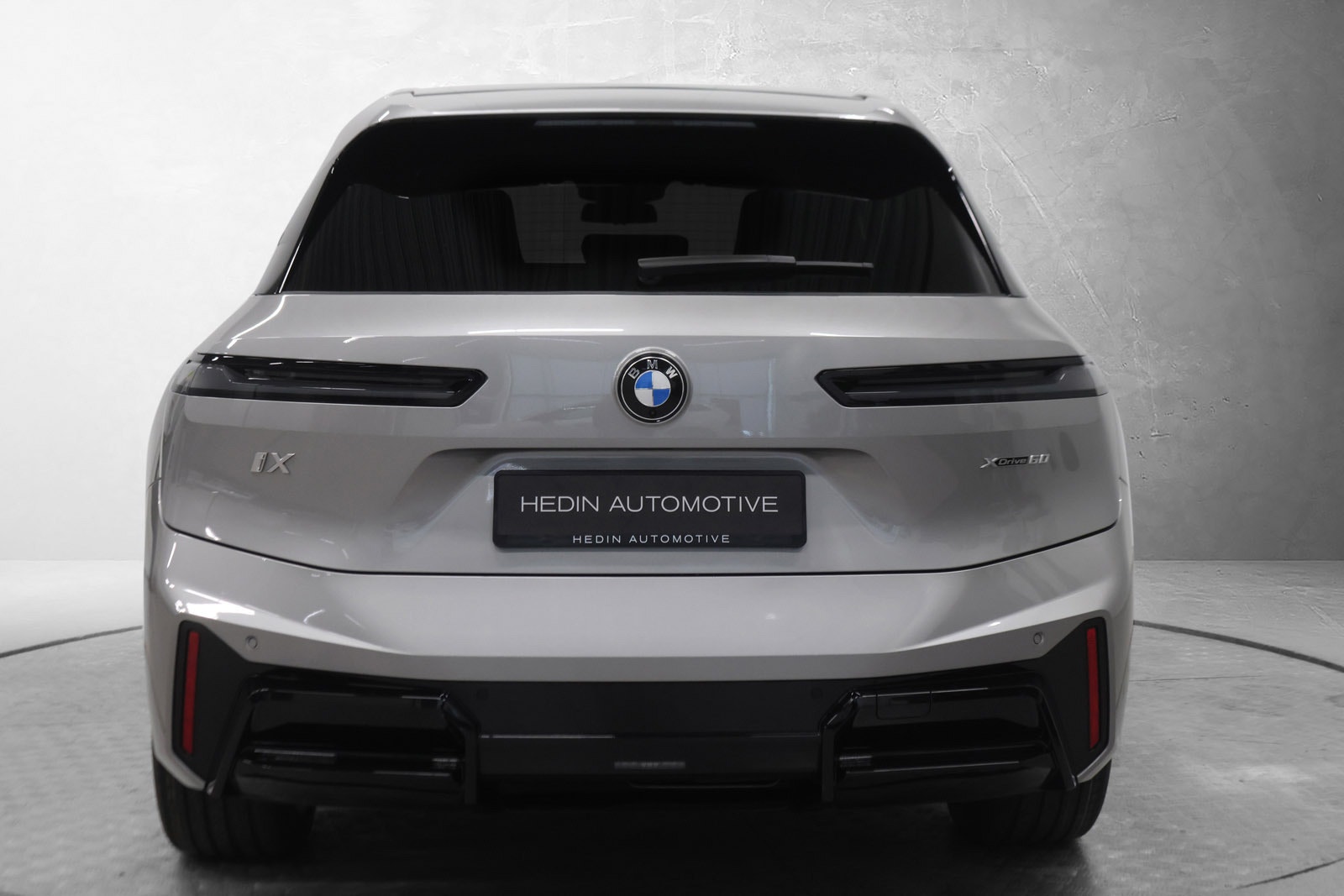 BMW iX xDrive60, 544hp, 2025