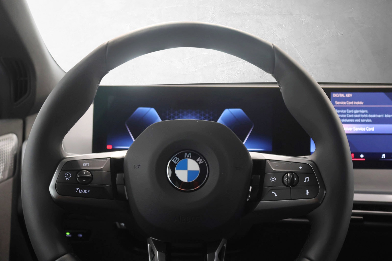 BMW iX xDrive60, 544hp, 2025