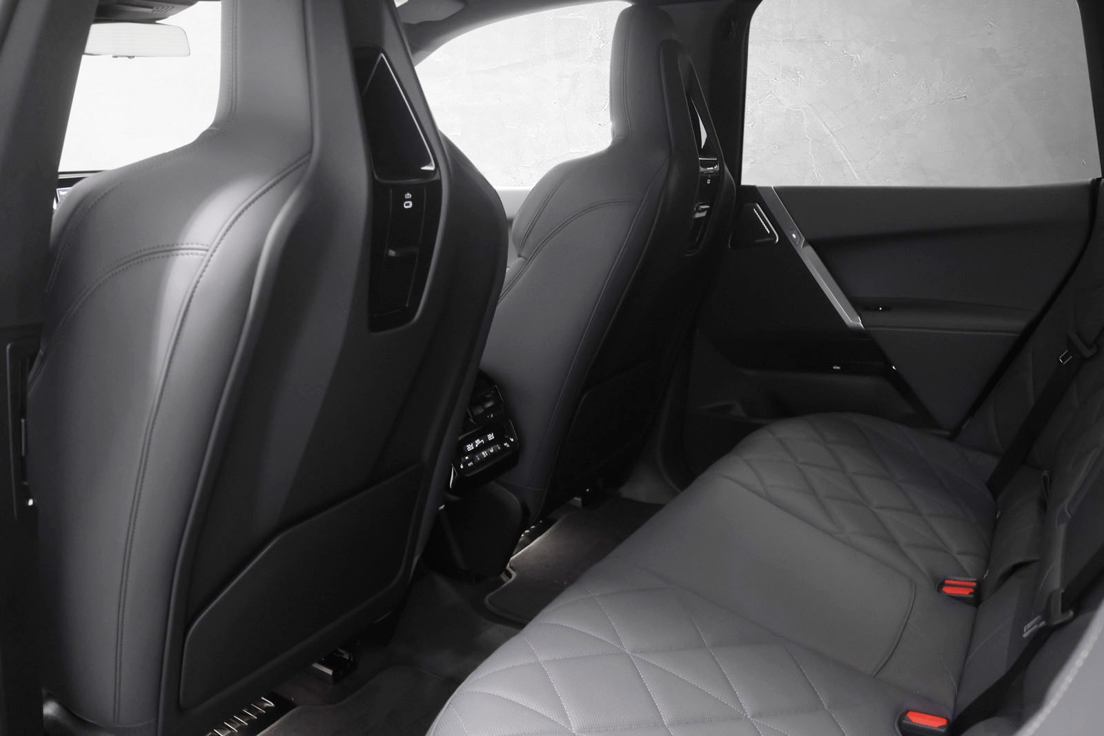 BMW iX xDrive60, 544hp, 2025