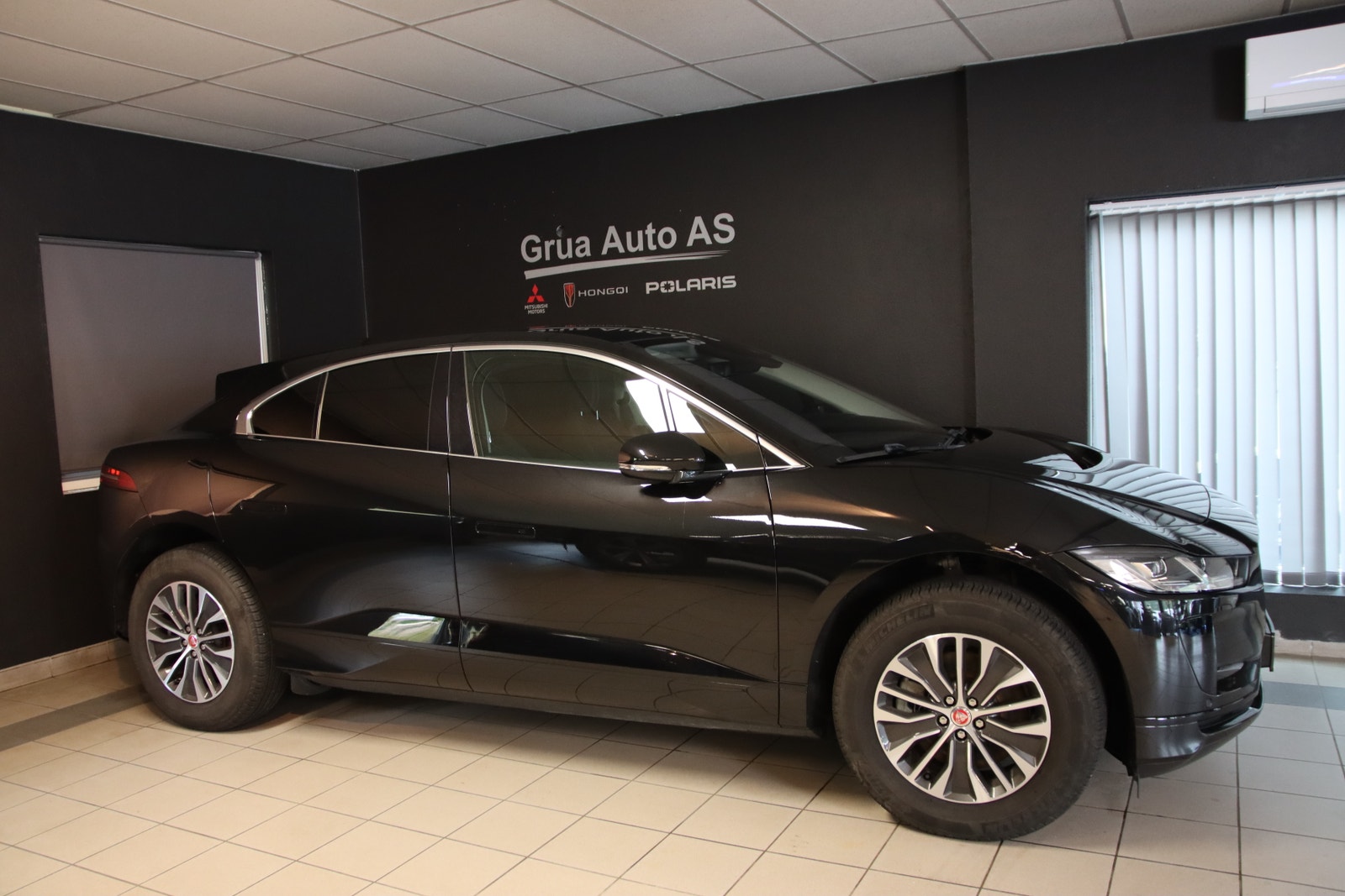 Jaguar I-Pace EV400, 400hp, 2022
