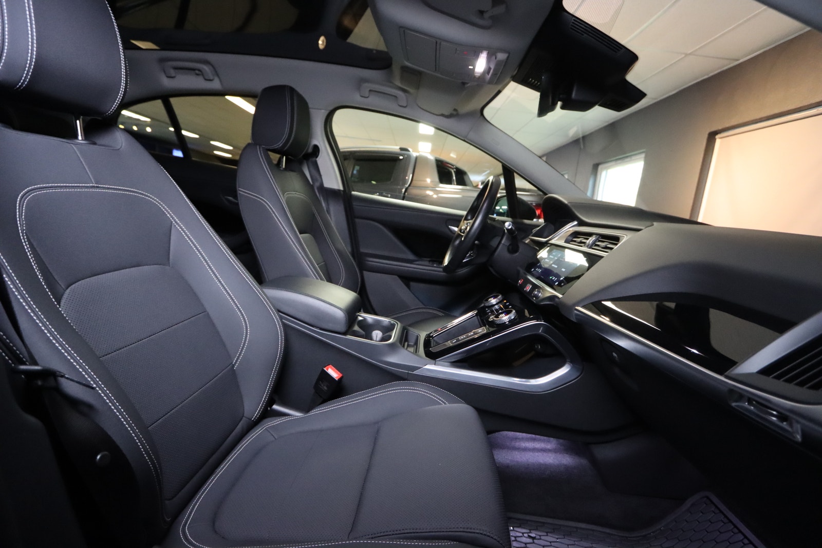 Jaguar I-Pace EV400, 400hp, 2022