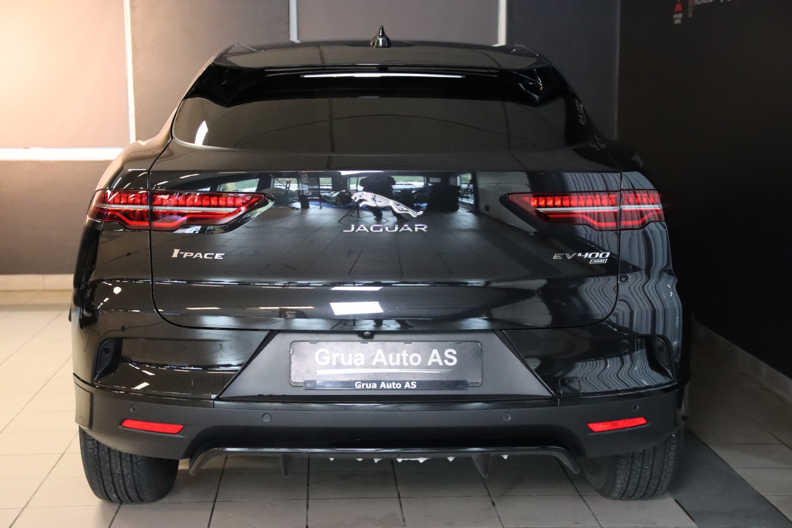 Jaguar I-Pace EV400, 400hp, 2022
