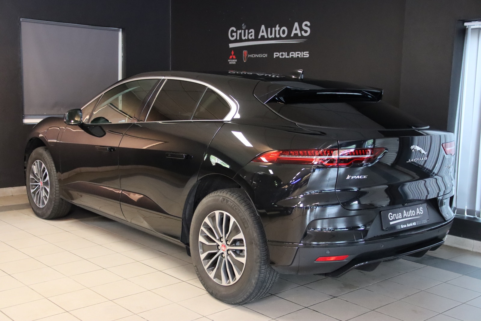 Jaguar I-Pace EV400, 400hp, 2022