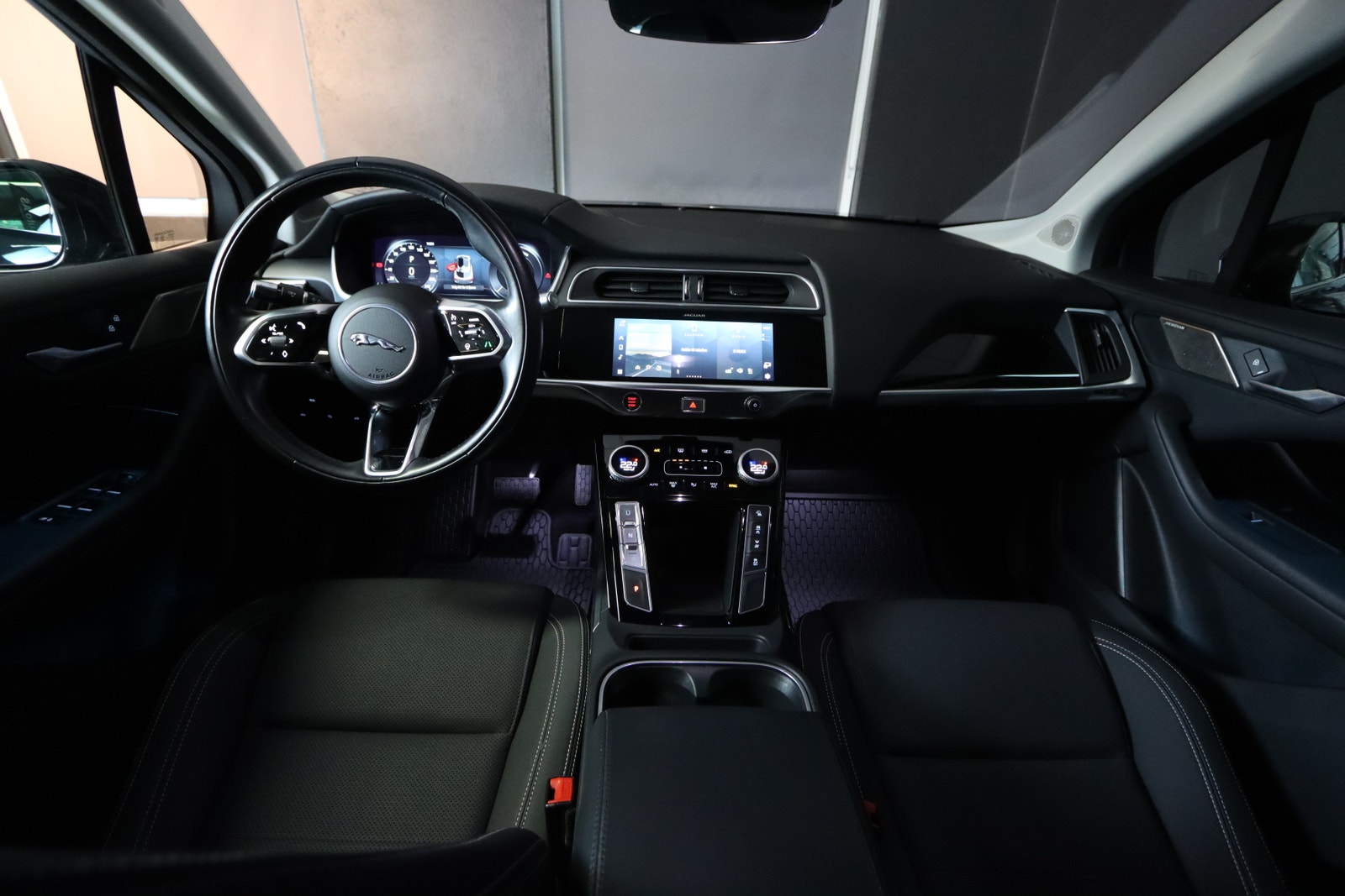 Jaguar I-Pace EV400, 400hp, 2022