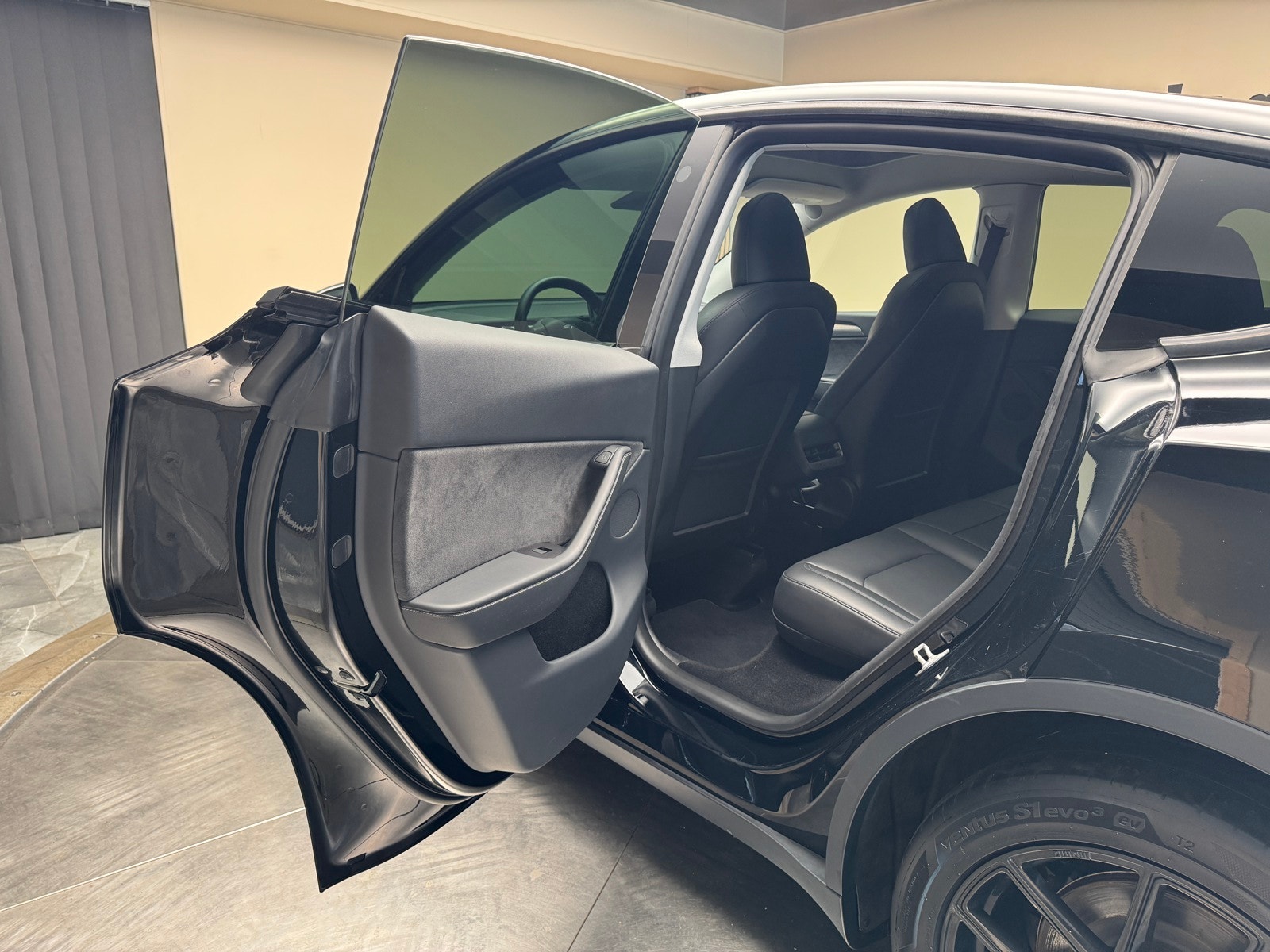 Tesla Model Y Long Range AWD, 514hp, 2023