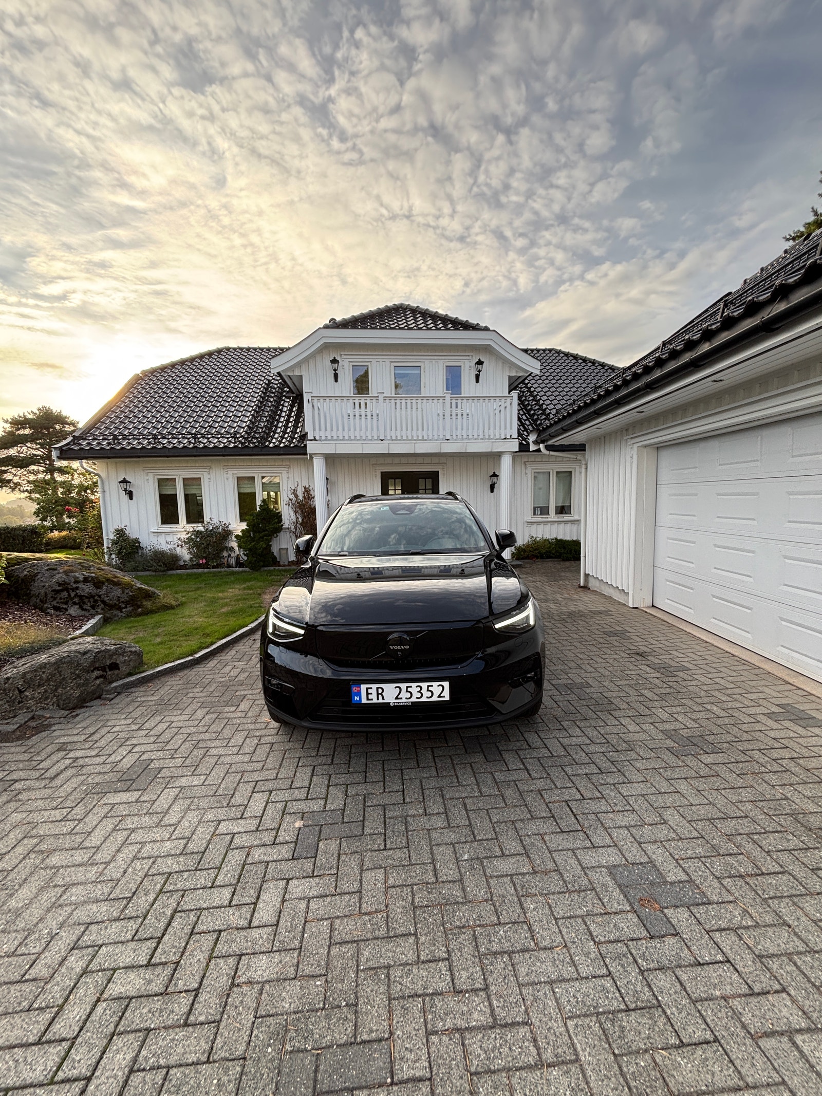 Volvo EX40 Twin Motor Performance, 442ps, 2026