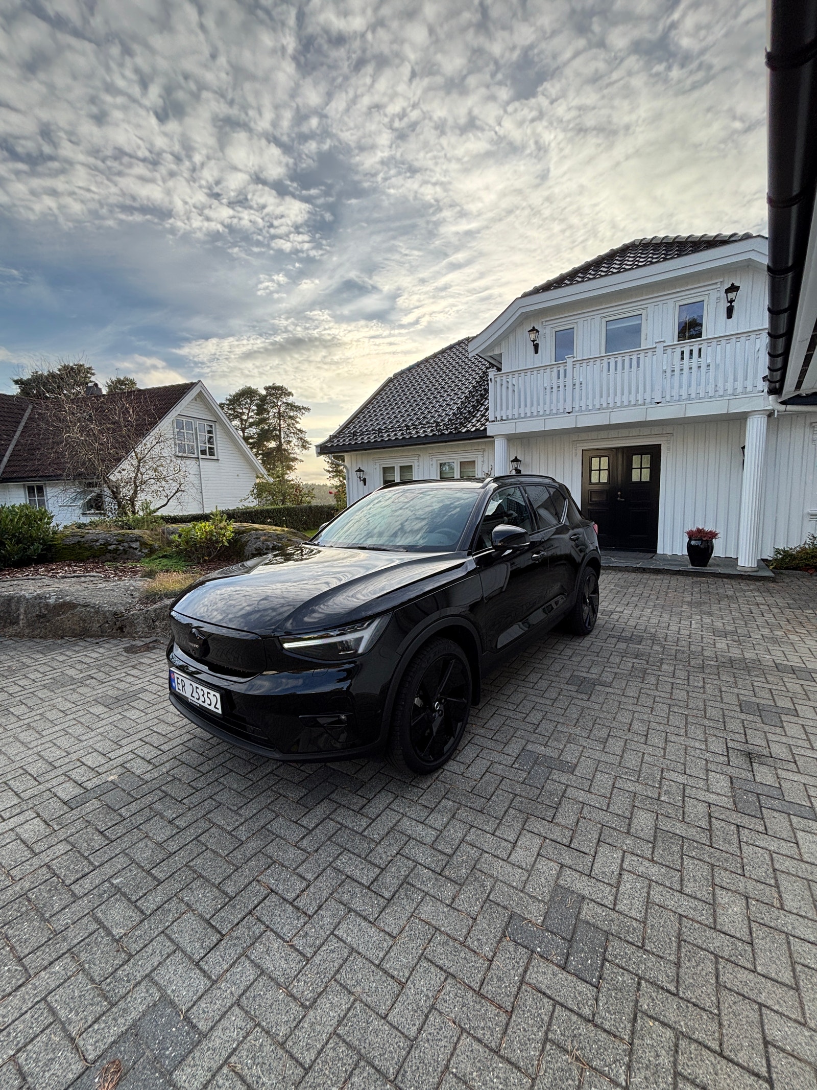 Volvo EX40 Twin Motor Performance, 442ps, 2026