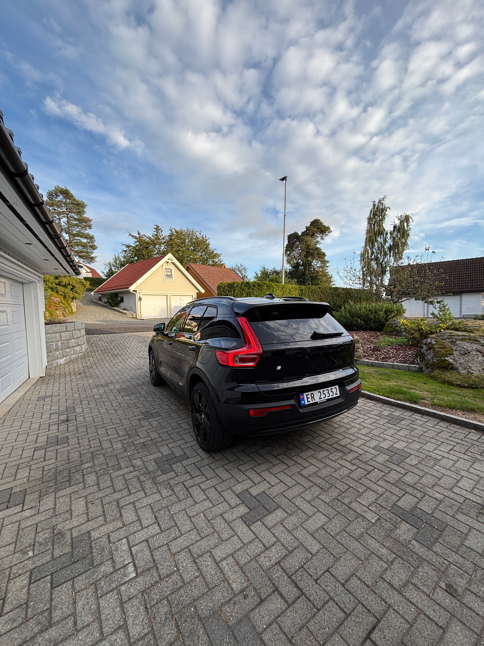 Volvo EX40 Twin Motor Performance, 442ps, 2026