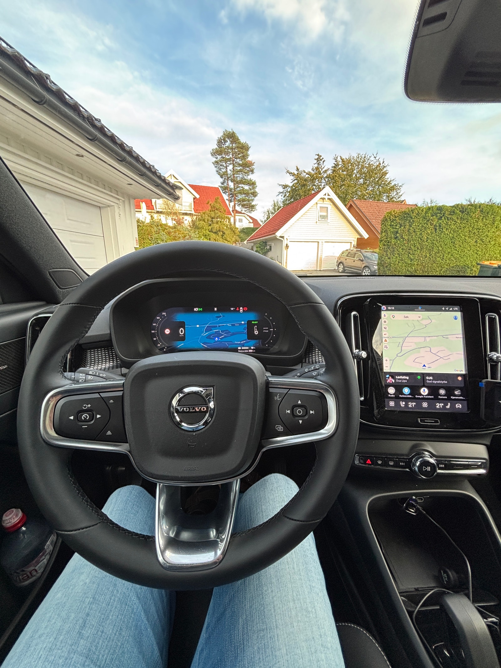 Volvo EX40 Twin Motor Performance, 442ps, 2026