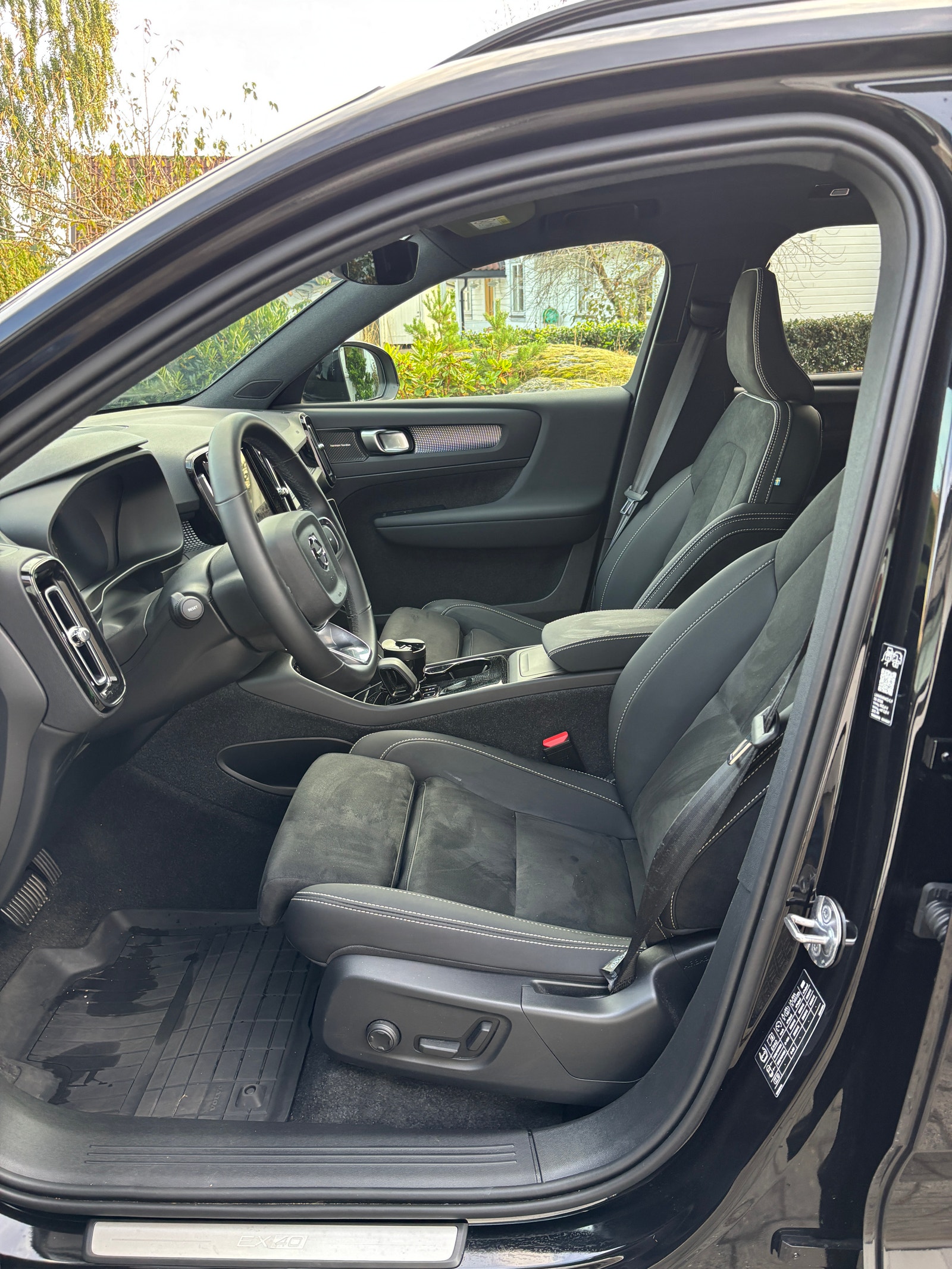 Volvo EX40 Twin Motor Performance, 442ps, 2026