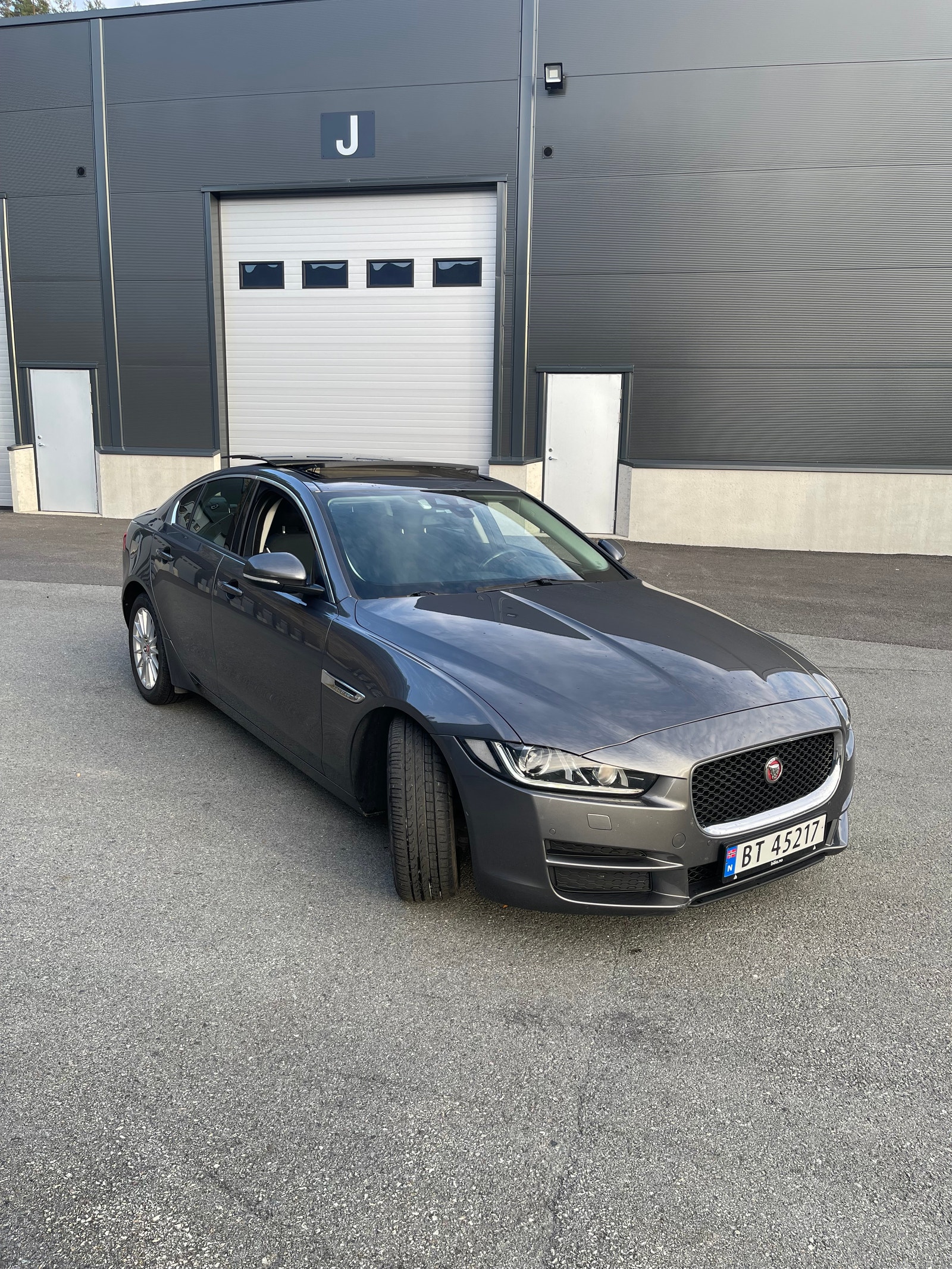 Jaguar XE E-Performance Automatic, 8-trins, 163ps, 2017