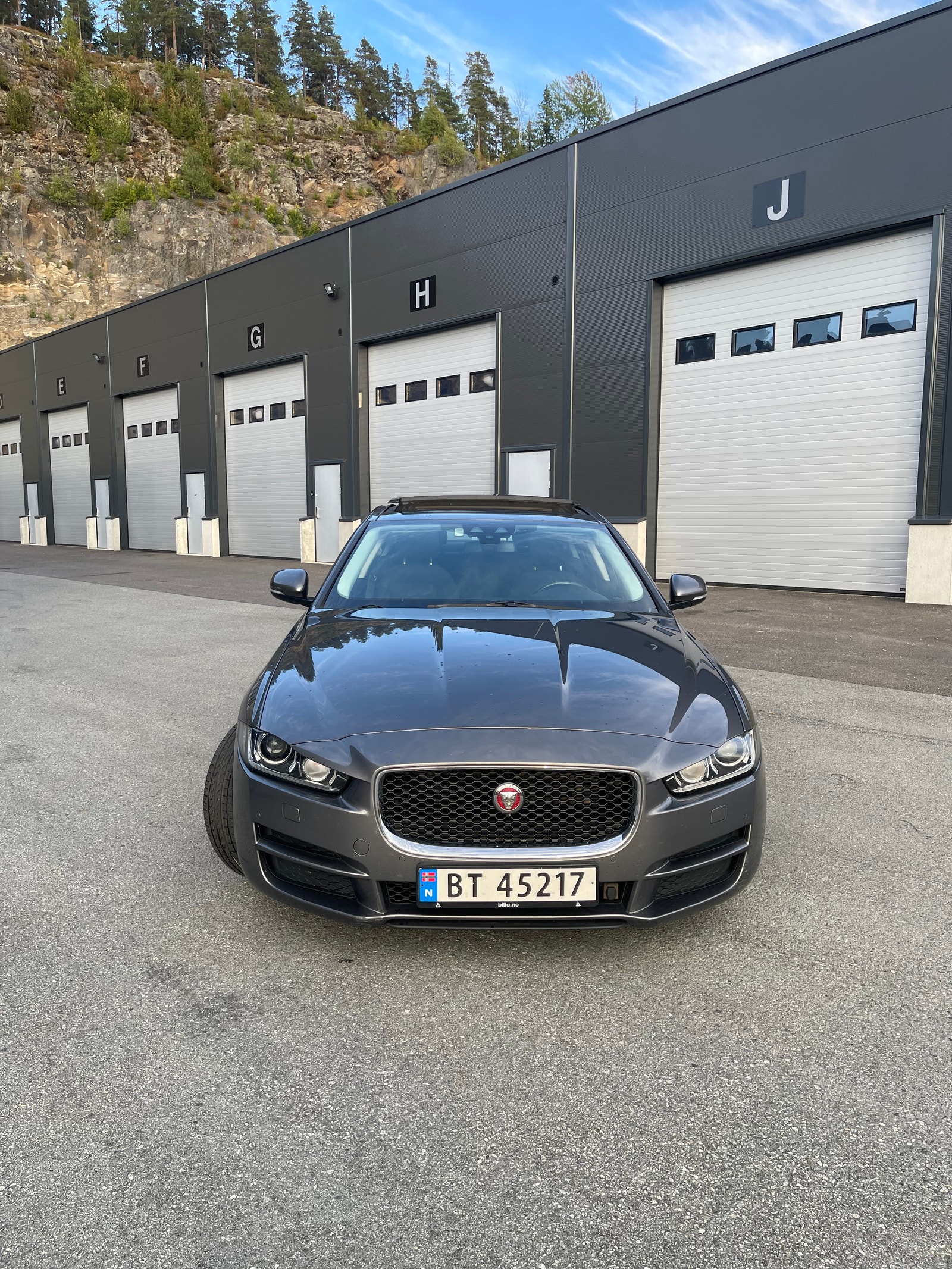 Jaguar XE E-Performance Automatic, 8-trins, 163ps, 2017