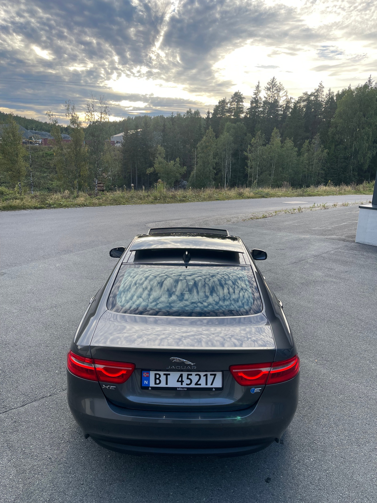Jaguar XE E-Performance Automatic, 8-trins, 163ps, 2017