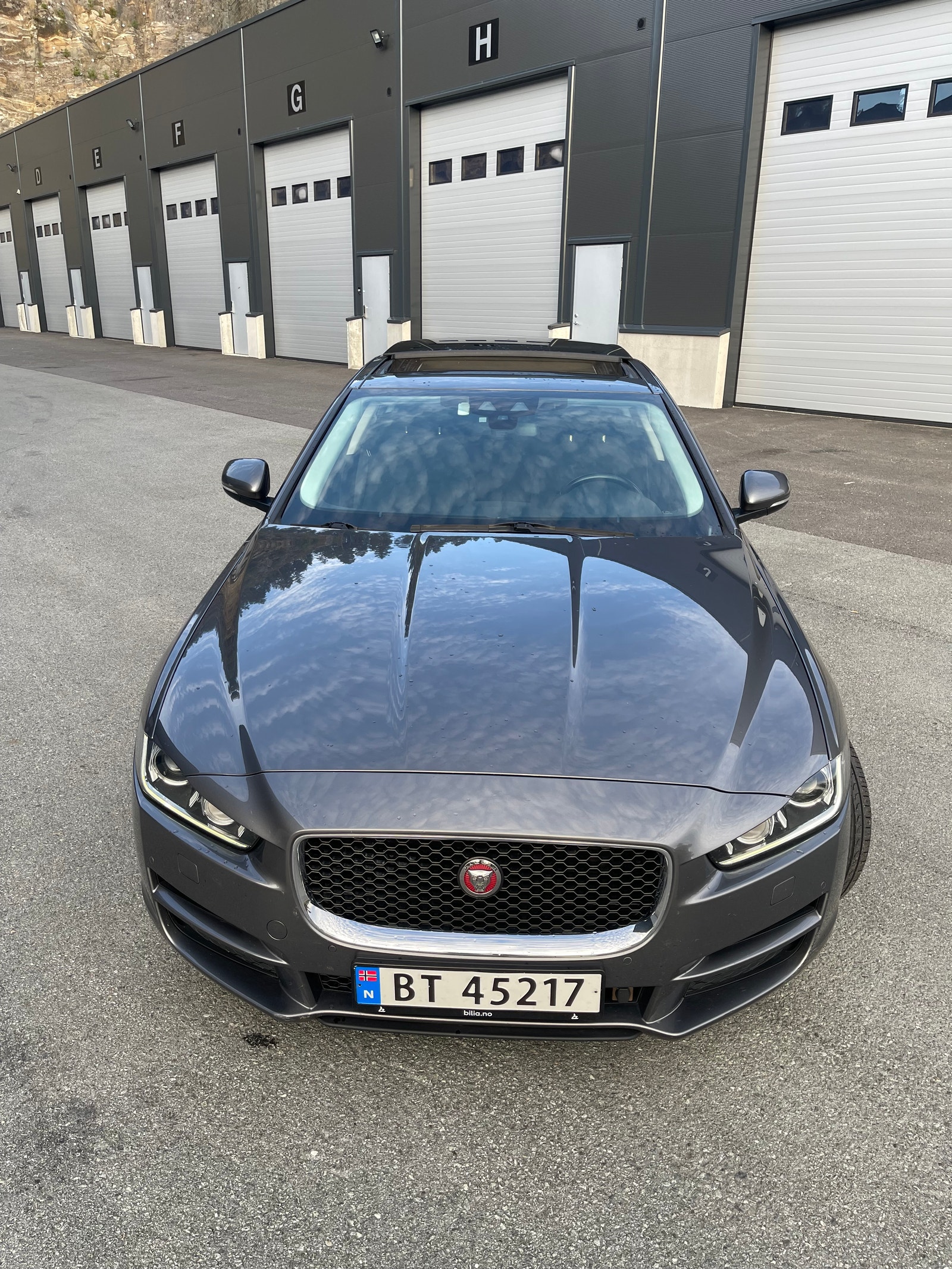 Jaguar XE E-Performance Automatic, 8-trins, 163ps, 2017