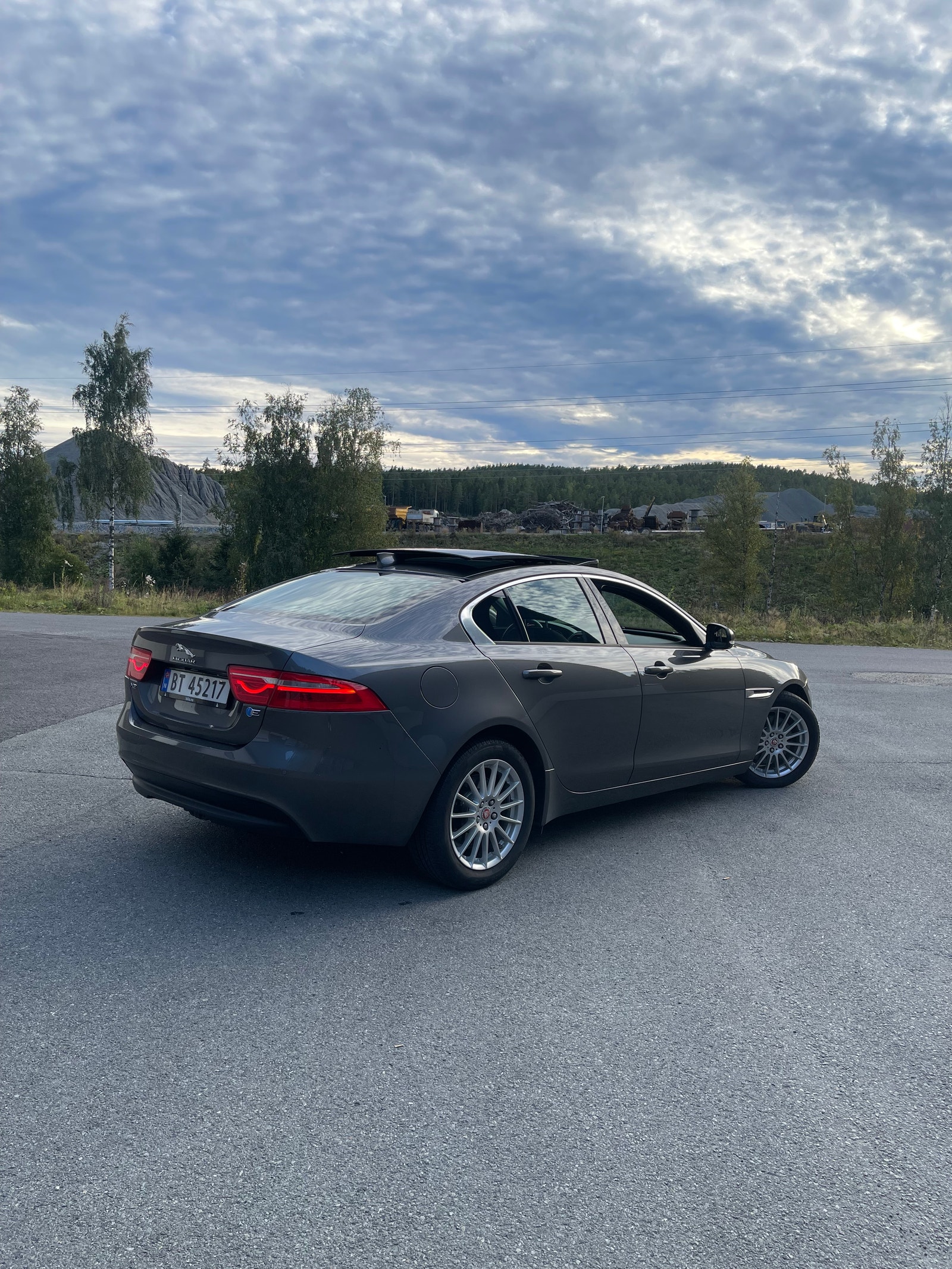 Jaguar XE E-Performance Automatic, 8-trins, 163ps, 2017