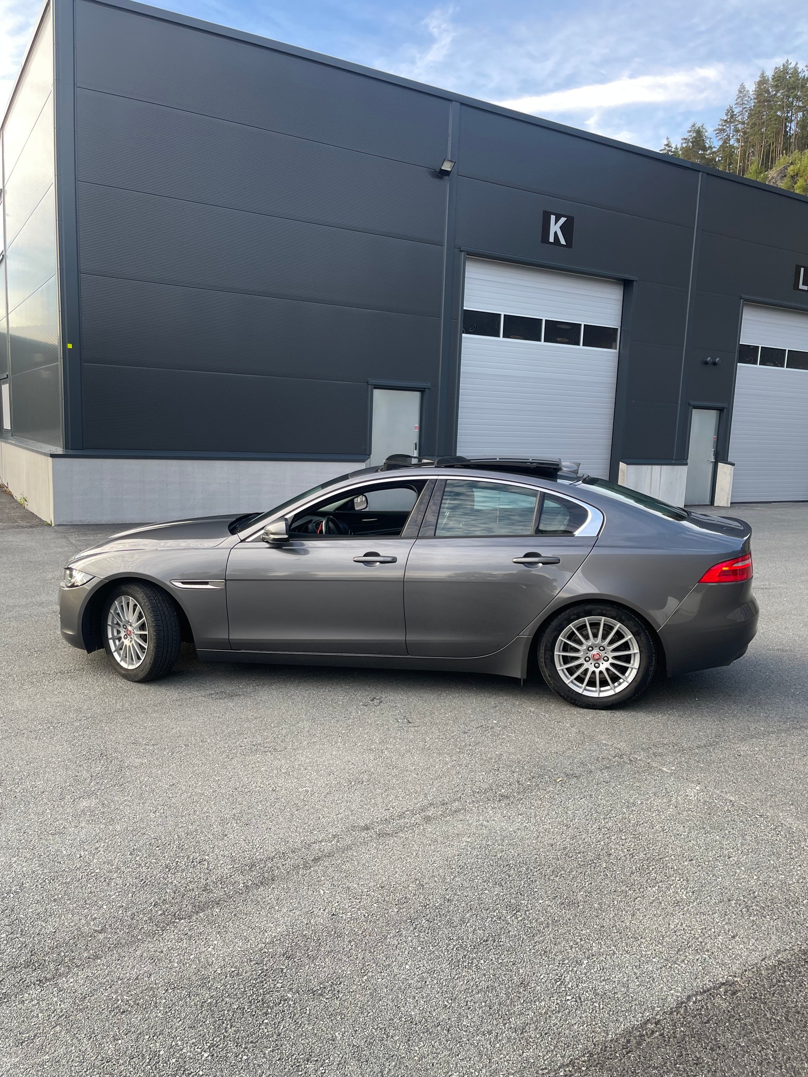 Jaguar XE E-Performance Automatic, 8-trins, 163ps, 2017