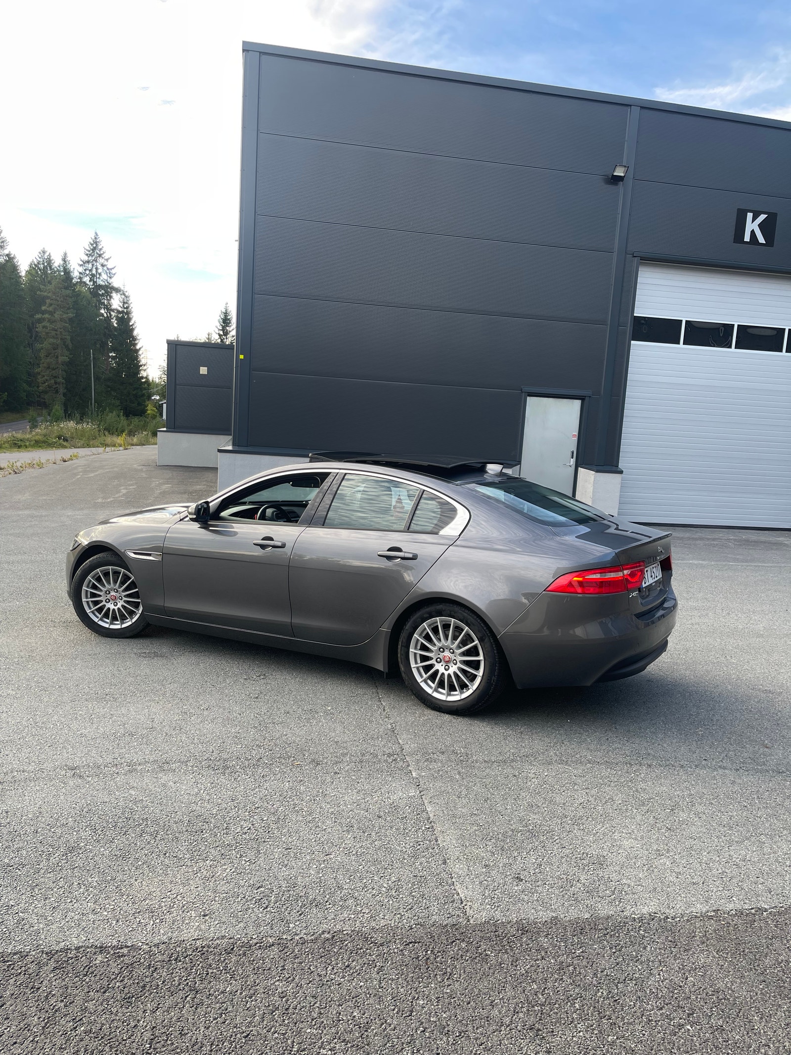 Jaguar XE E-Performance Automatic, 8-trins, 163ps, 2017