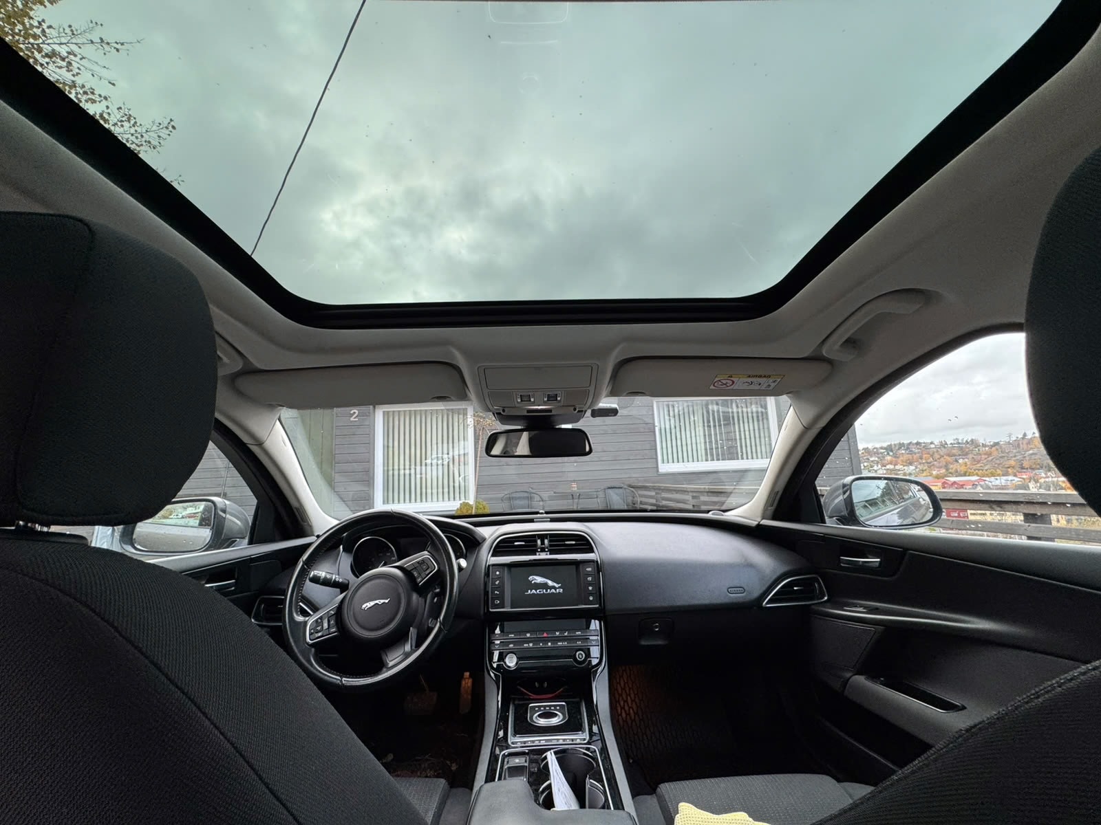 Jaguar XE E-Performance Automatic, 8-trins, 163ps, 2017