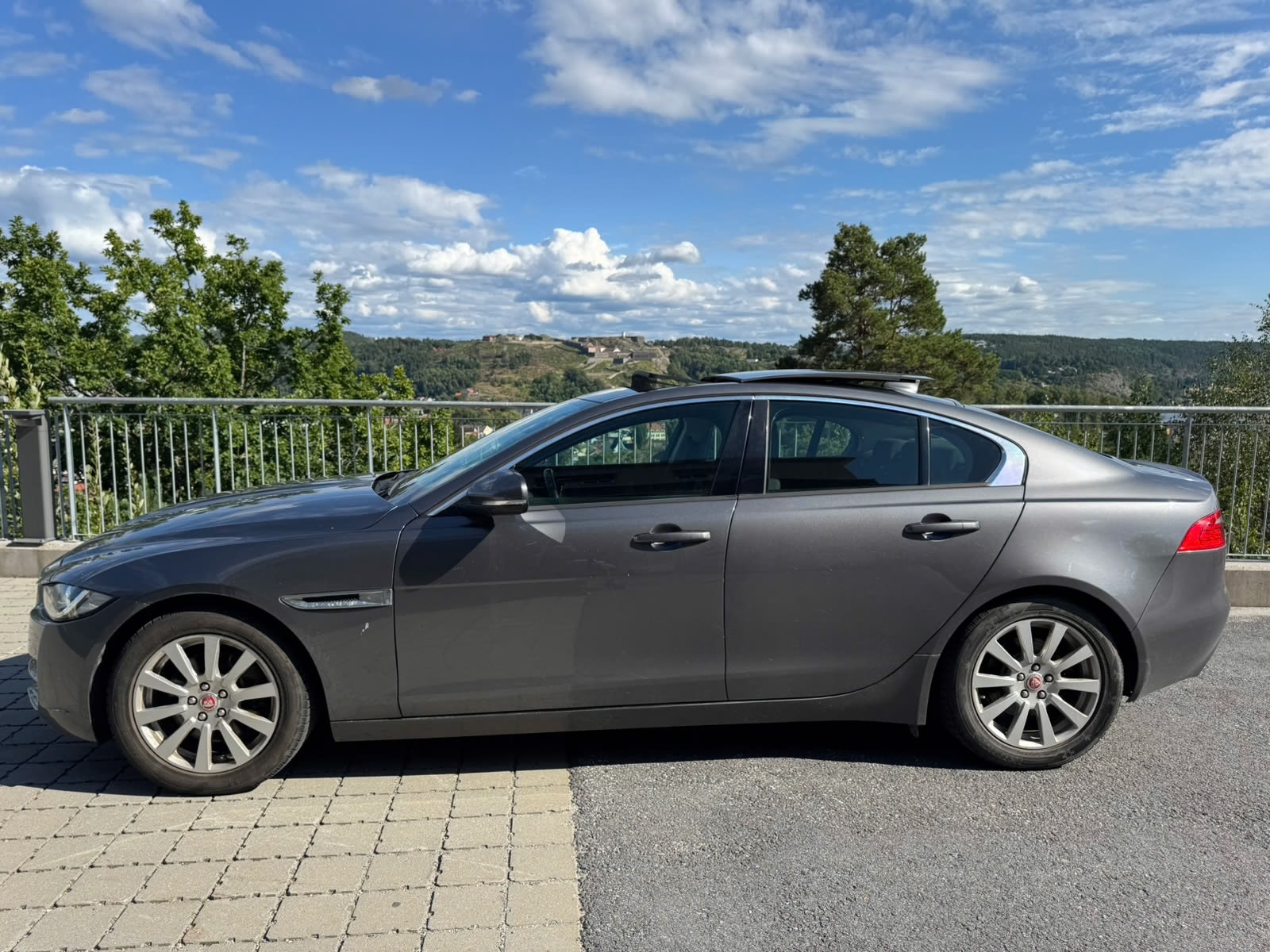 Jaguar XE E-Performance Automatic, 8-trins, 163ps, 2017