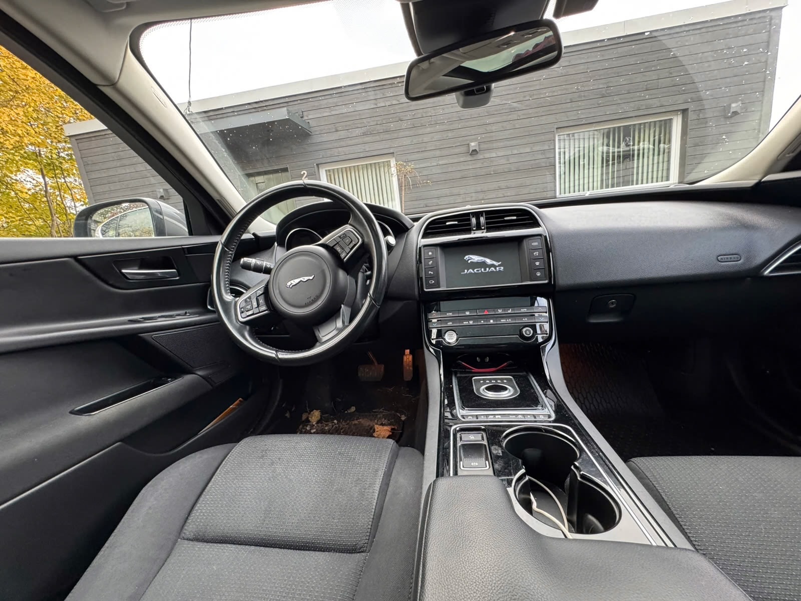 Jaguar XE E-Performance Automatic, 8-trins, 163ps, 2017
