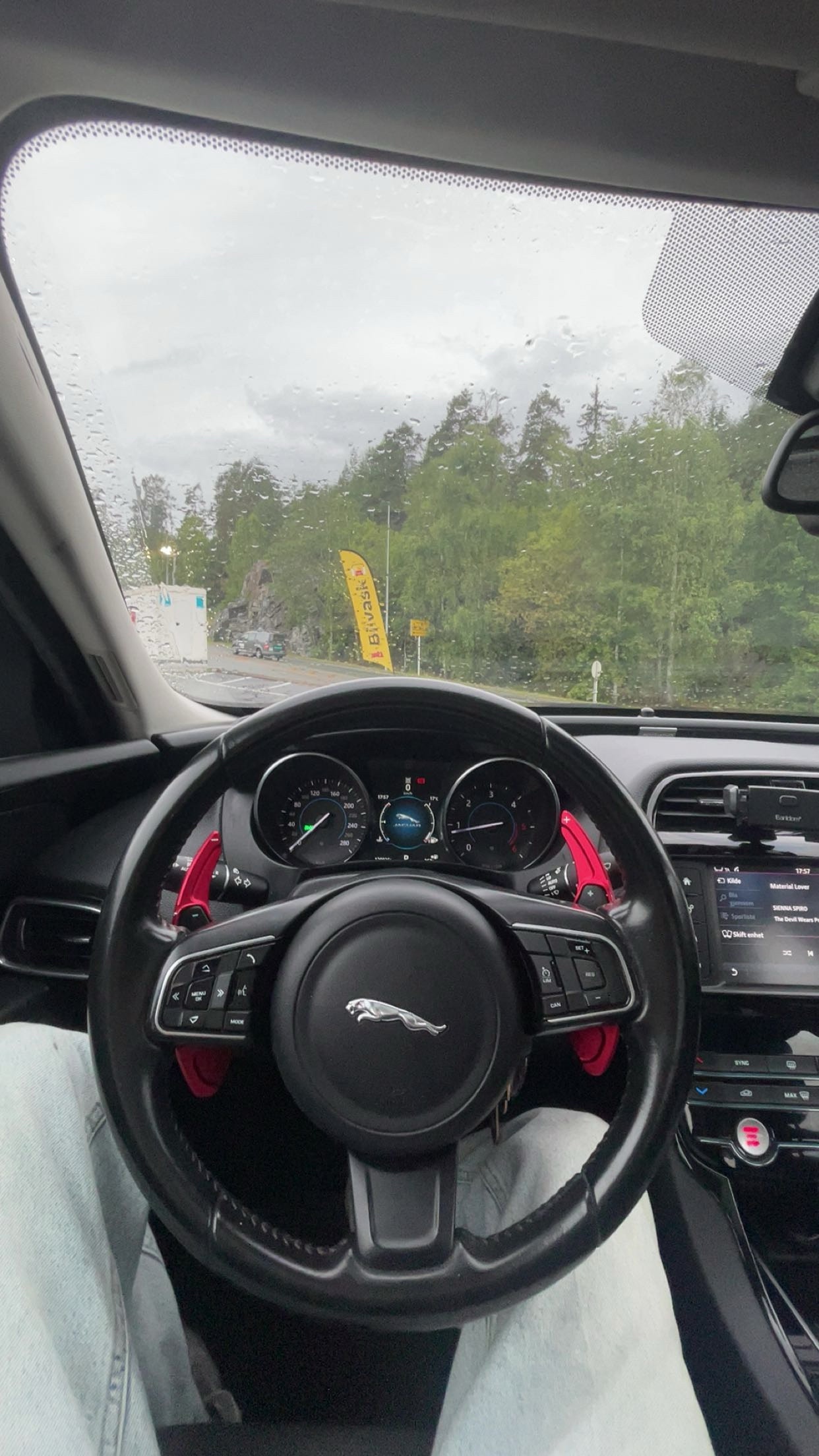 Jaguar XE E-Performance Automatic, 8-trins, 163ps, 2017