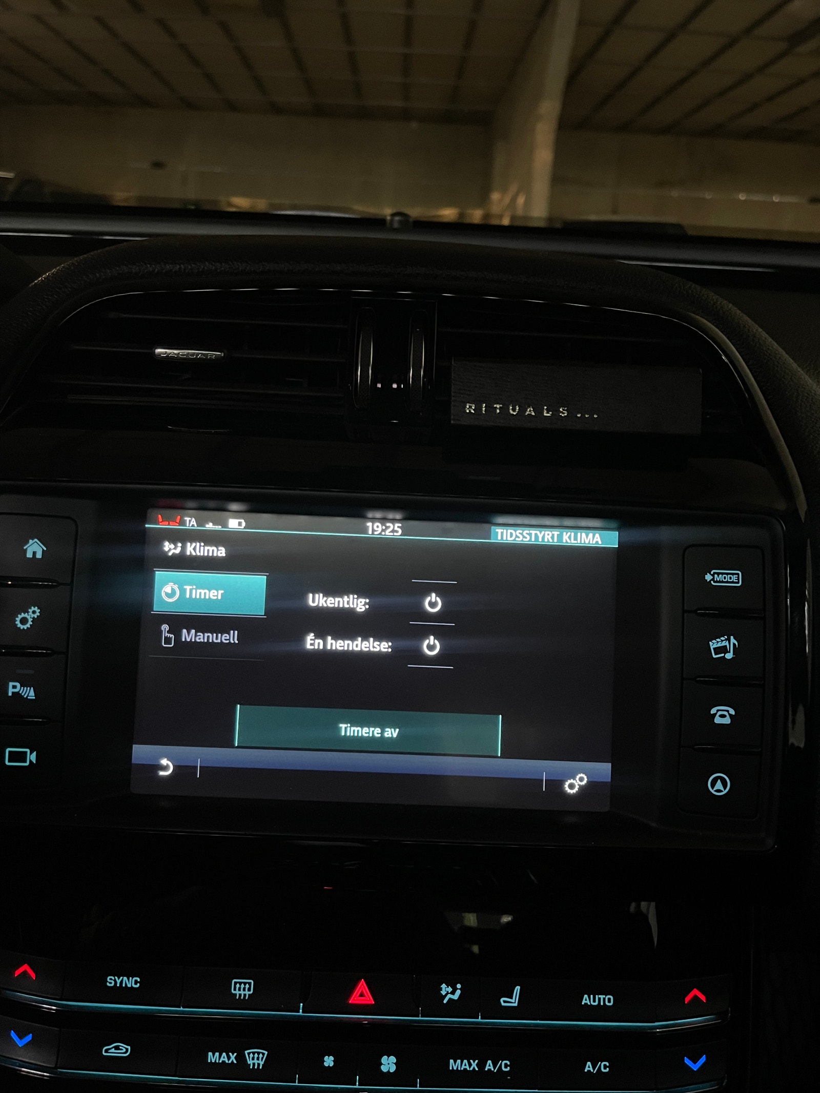 Jaguar XE E-Performance Automatic, 8-trins, 163ps, 2017